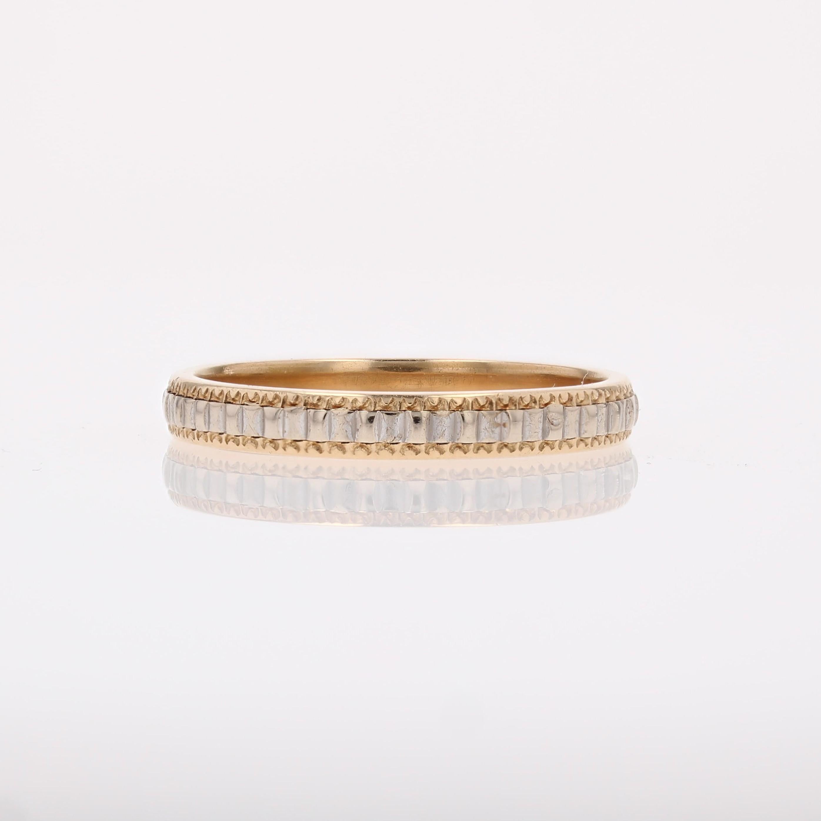 Französischer Hochzeitsring aus 18 Karat Roségold und weißem, gemeißeltem Gold, 1950er Jahre für Damen oder Herren im Angebot