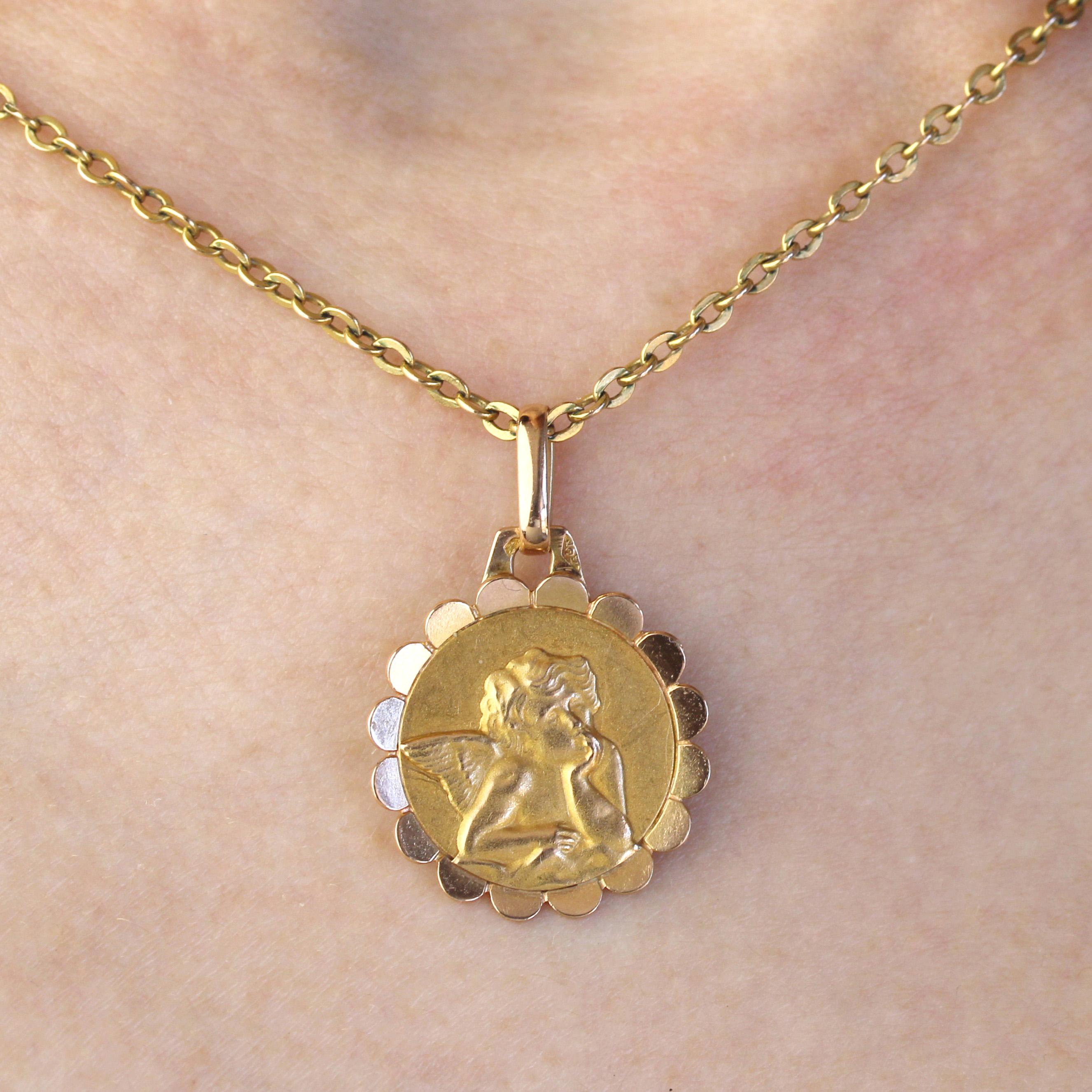 French 1950s 18 Karat Rose Gold Cherub Medal Pendant For Sale 1