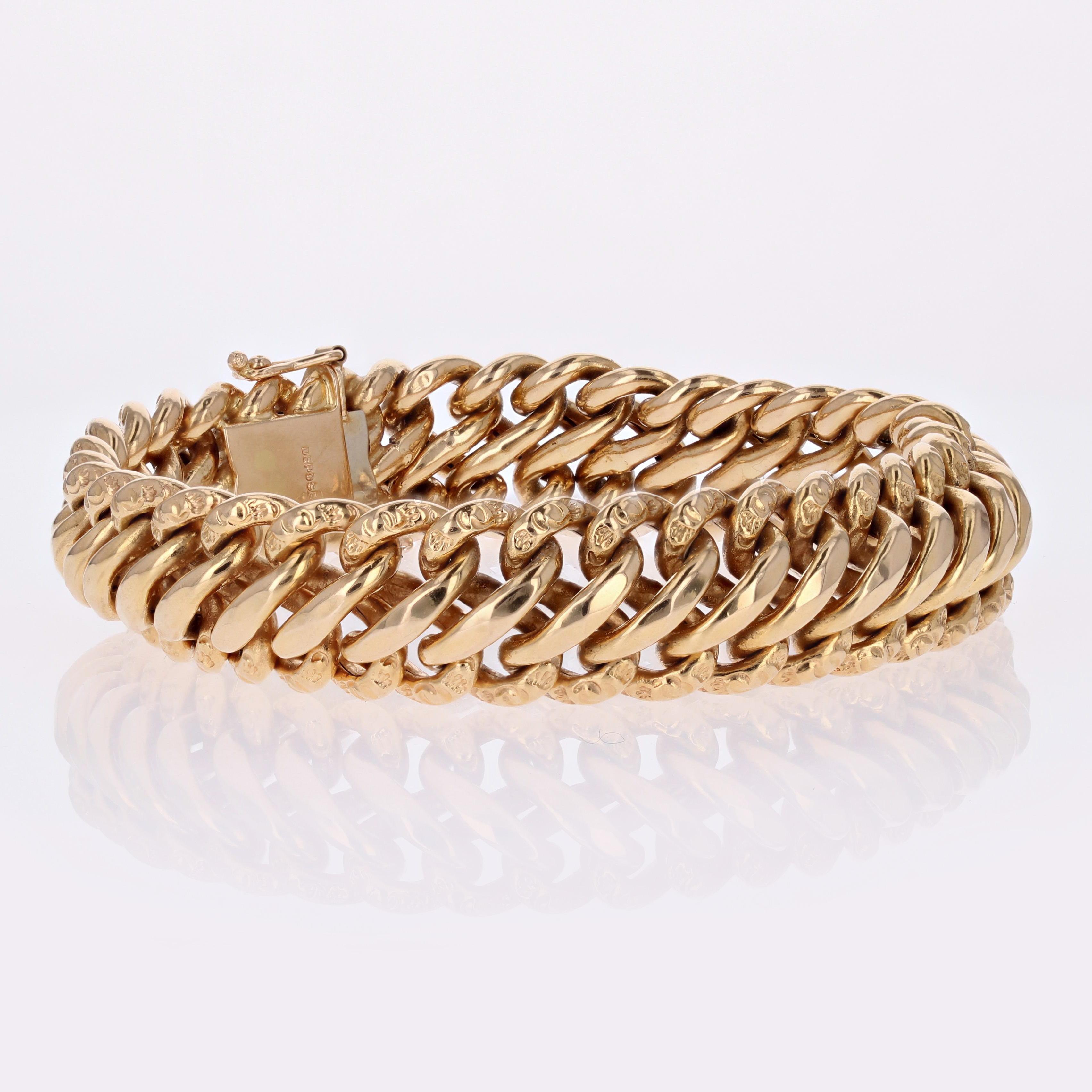 Französisch 1950er Jahre 18 Karat Rose Gold gemeißelt American Mesh Curb Armband Damen im Angebot