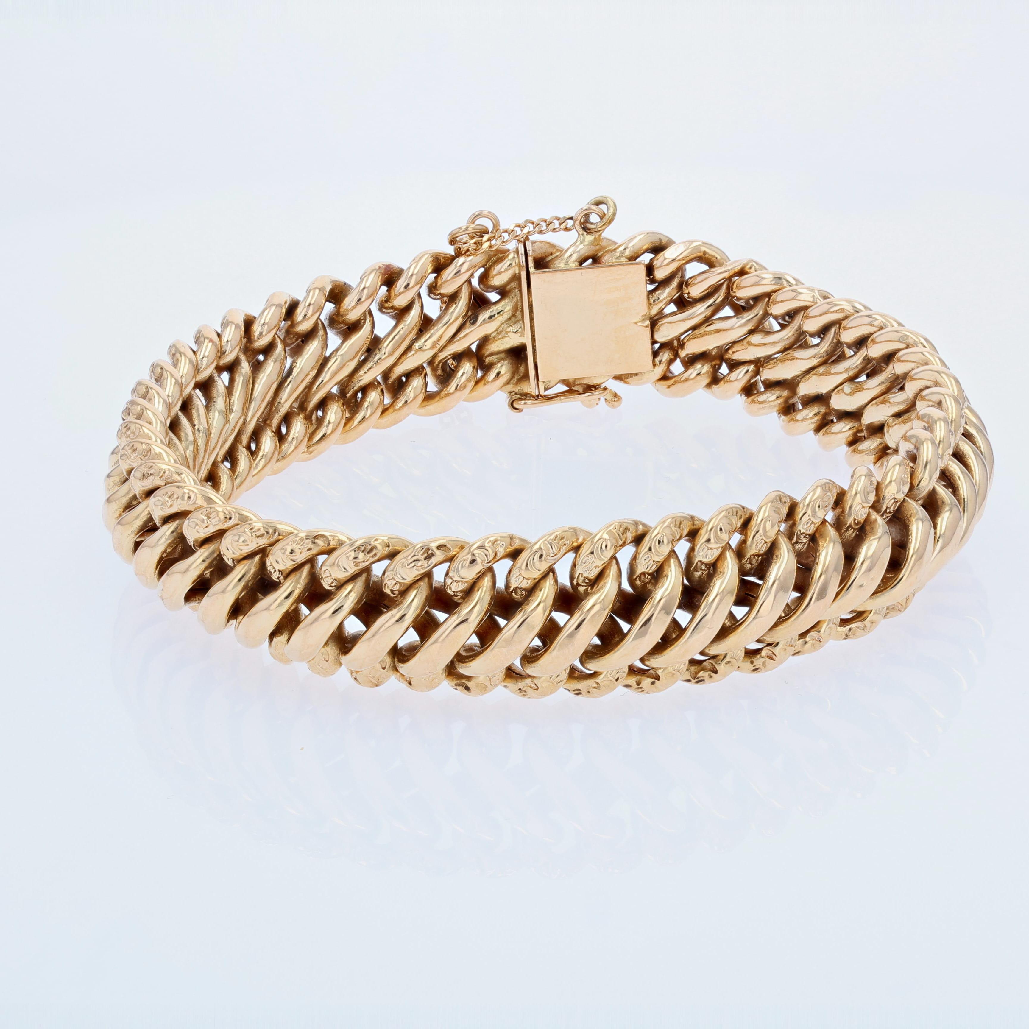 French 1950s 18 Karat Yellow Gold Chiseled American Mesh Curb Bracelet In Good Condition In Poitiers, FR