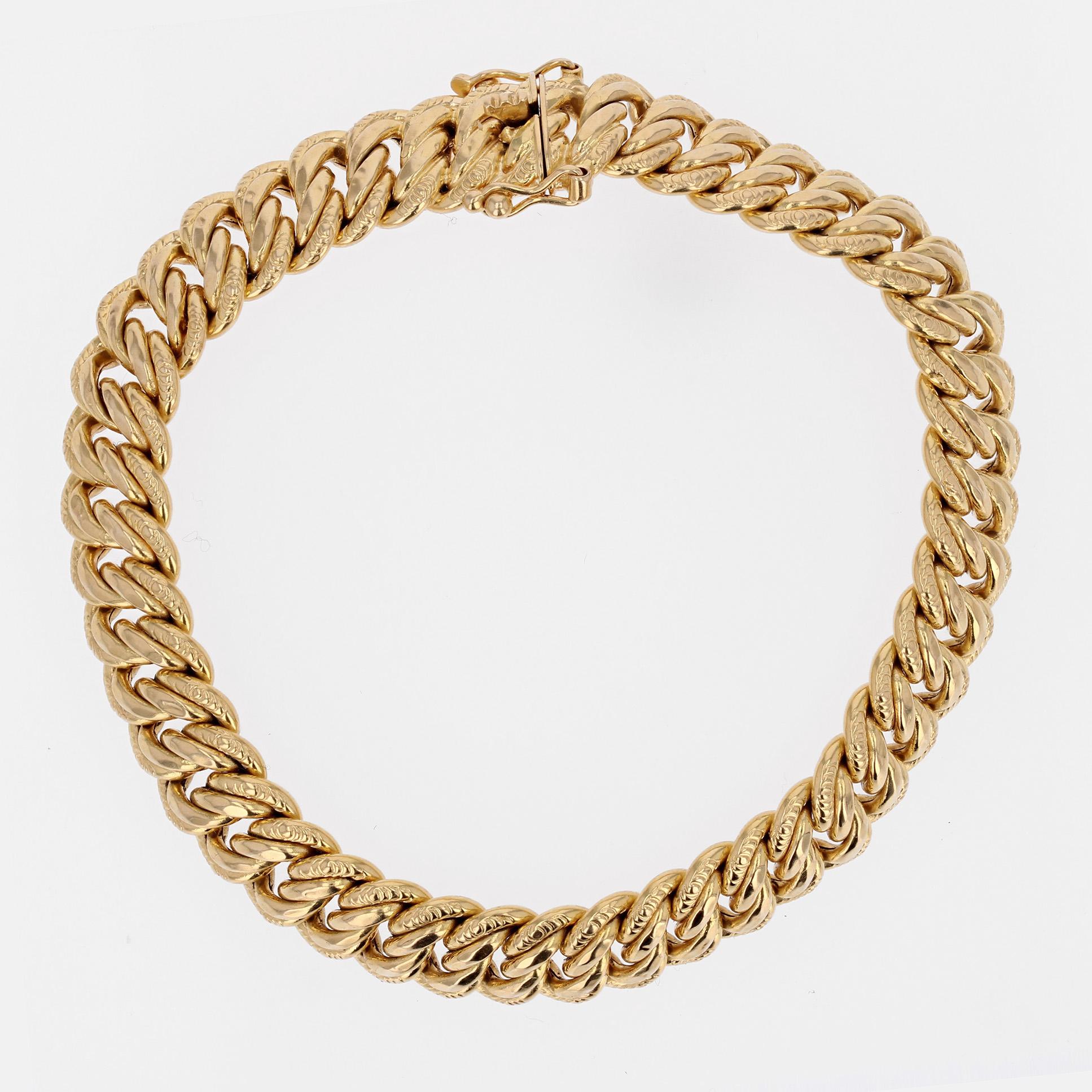 French 1950s 18 Karat Yellow Gold Chiseled Curb Retro Bracelet In Good Condition In Poitiers, FR