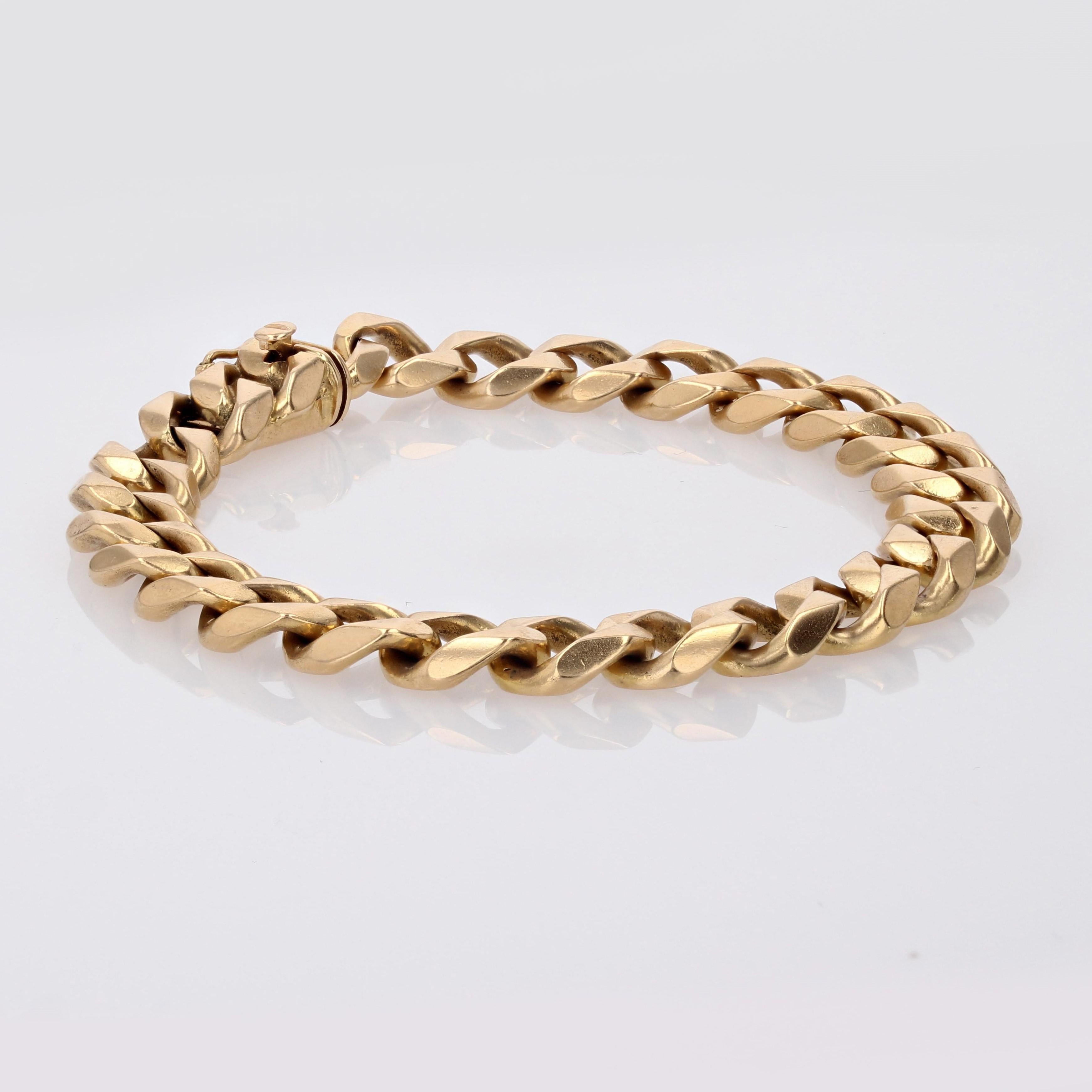 French 1950s 18 Karat Yellow Gold Curb Bracelet In Excellent Condition For Sale In Poitiers, FR