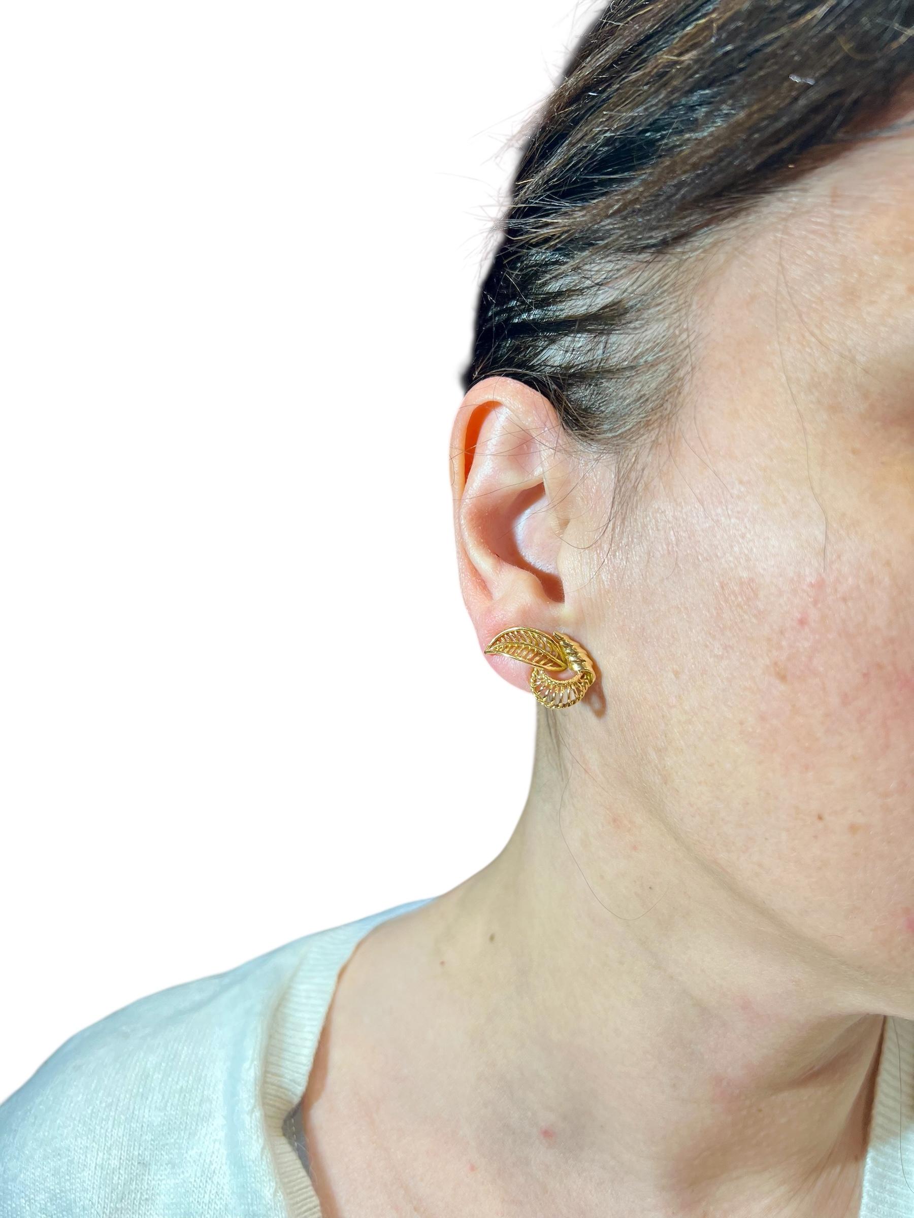 French 1950s 18K yellow  Gold Earrings – Clip-On, Mid-Century Leaf Design im Angebot 2