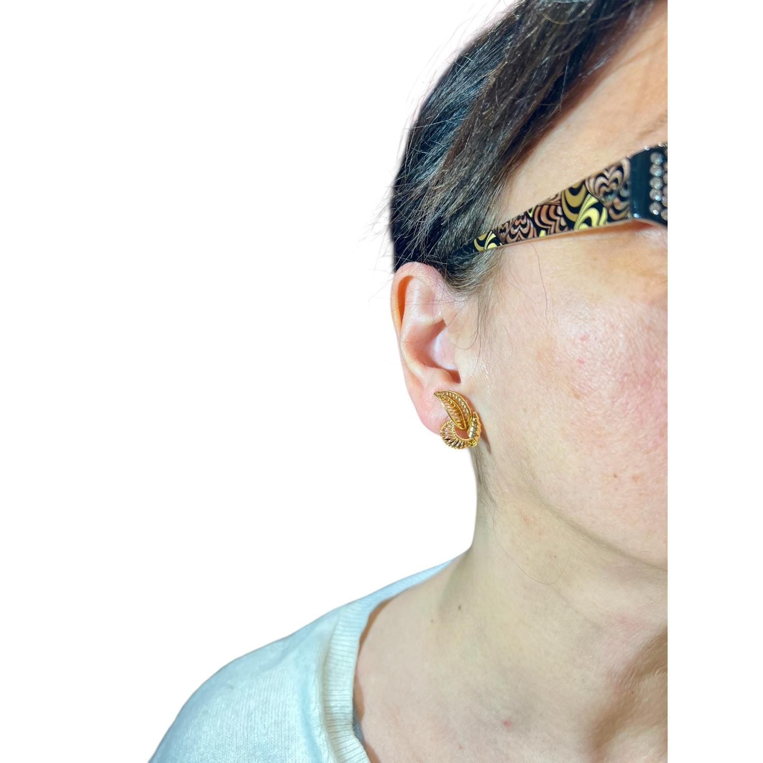 French 1950s 18K yellow  Gold Earrings – Clip-On, Mid-Century Leaf Design im Angebot 3