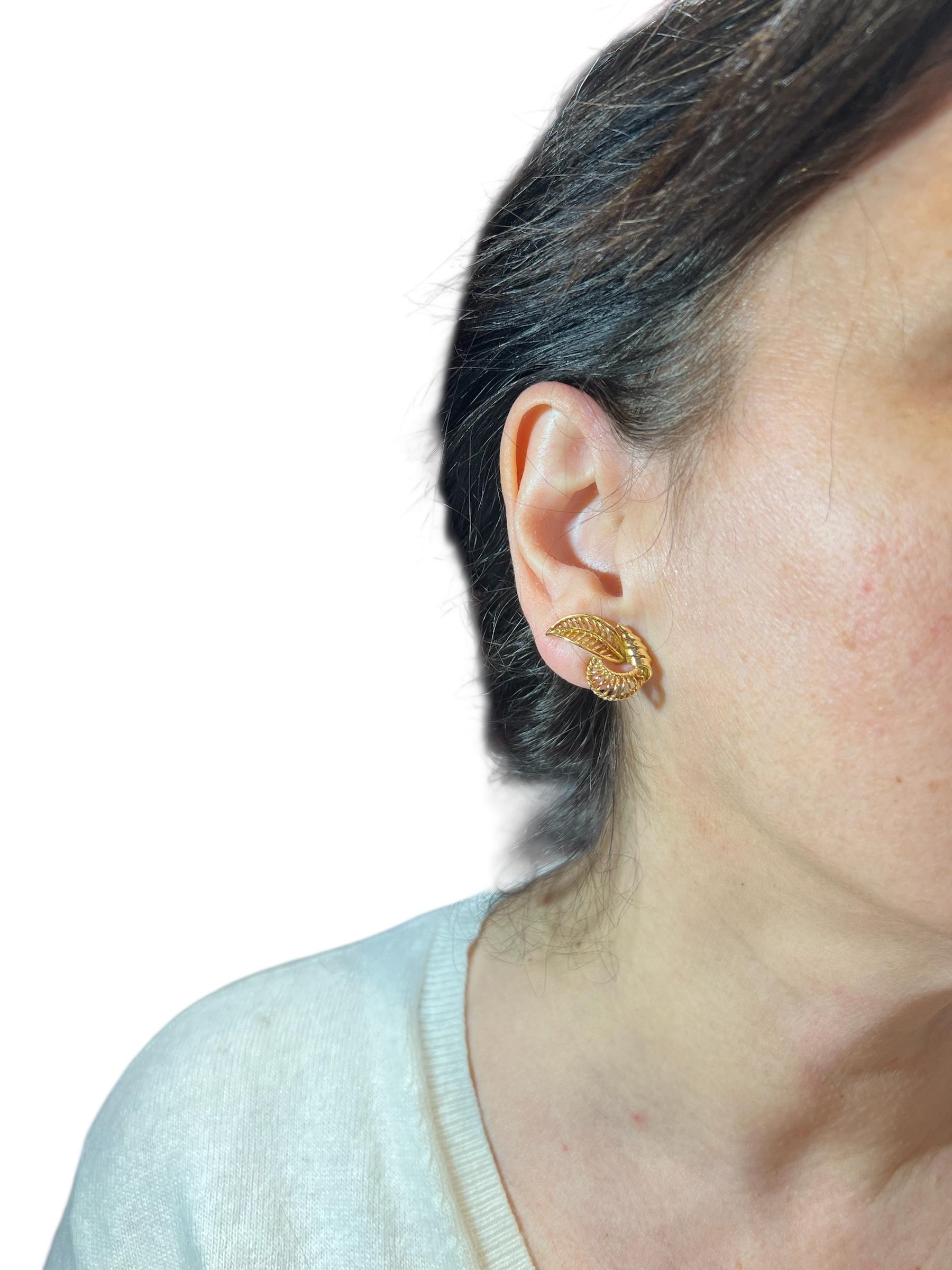 French 1950s 18K yellow  Gold Earrings – Clip-On, Mid-Century Leaf Design im Angebot 4