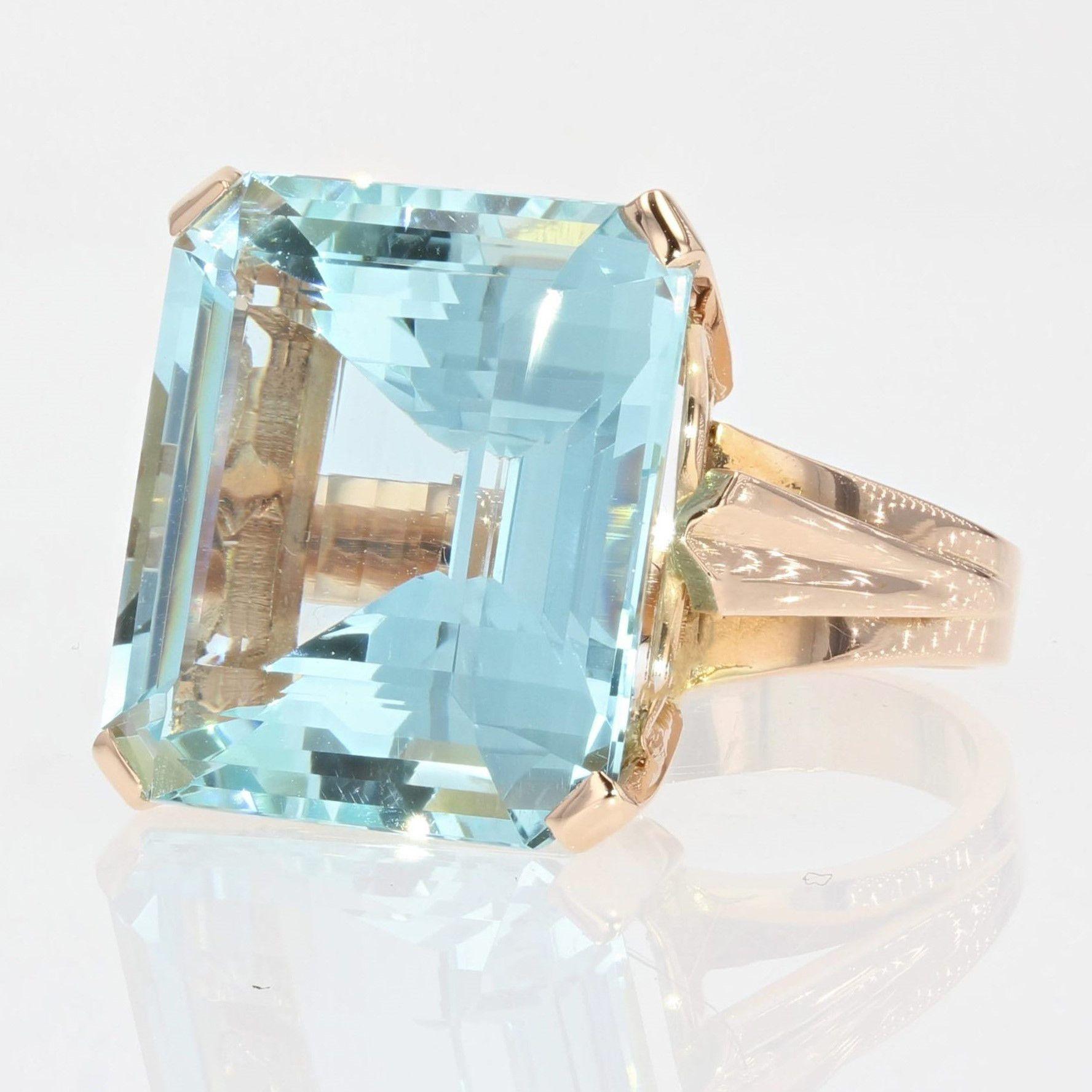 Emerald Cut French 1950s 26, 2 Carat Aquamarine 18 Karat Rose Gold Ring For Sale