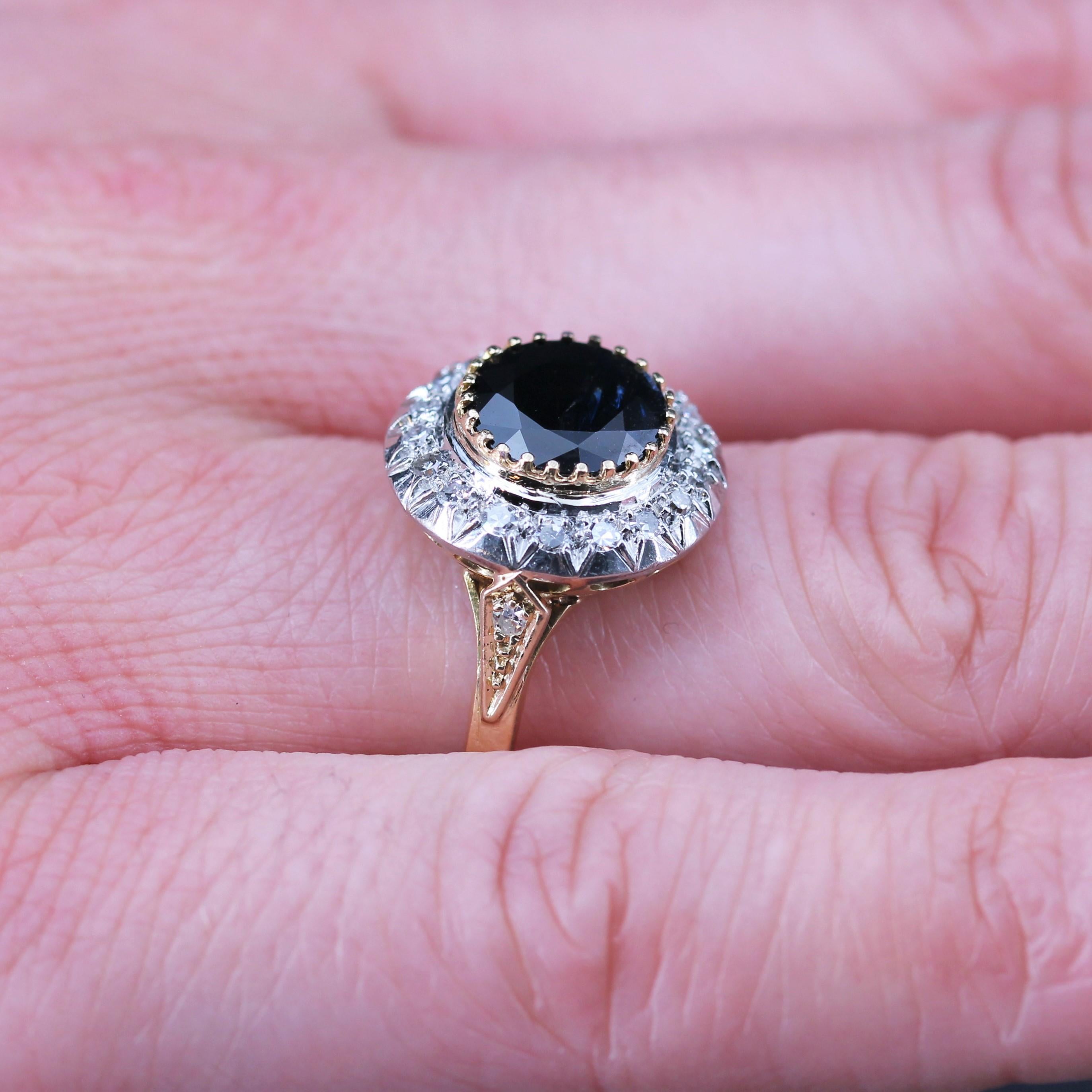 Französischer 1950er Jahre 2,50 Karat Saphir Diamanten 18 Karat Gelbgold Runder Ring 4