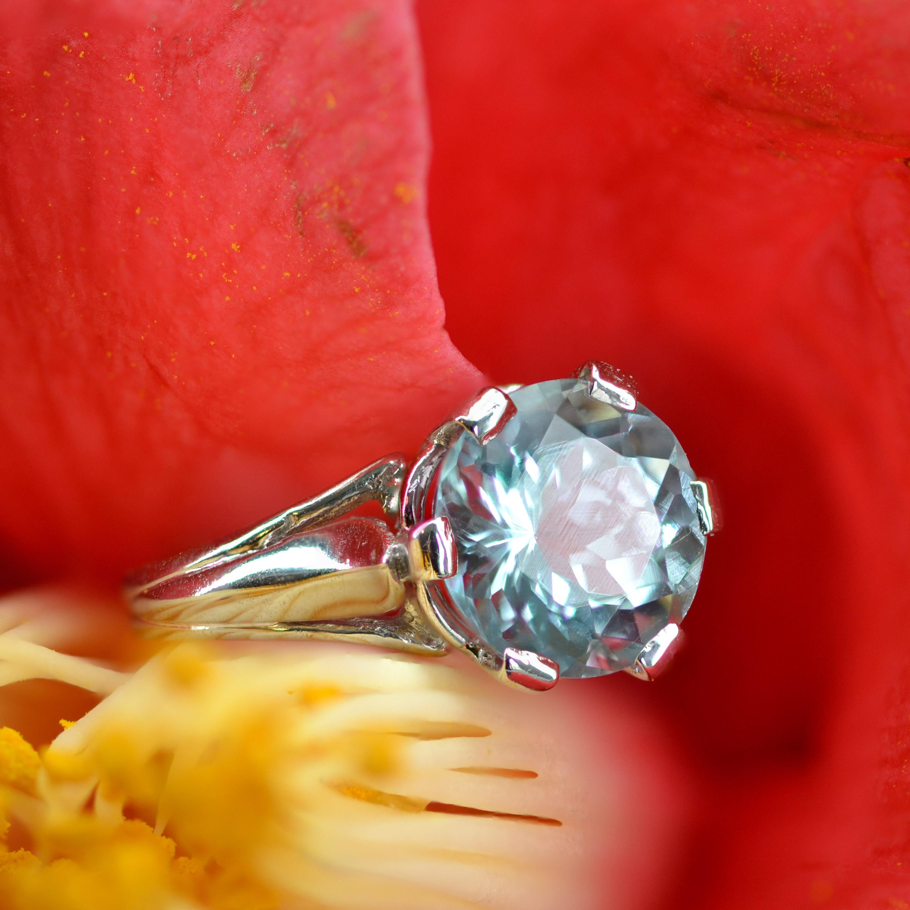 French 1950s 3.25 Carats Aquamarine 18 Karat White Gold Solitaire Ring For Sale 6