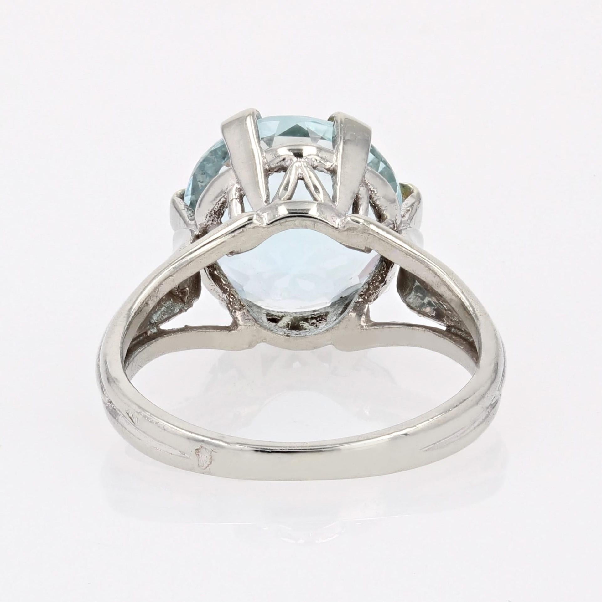 French 1950s 3.25 Carats Aquamarine 18 Karat White Gold Solitaire Ring For Sale 8