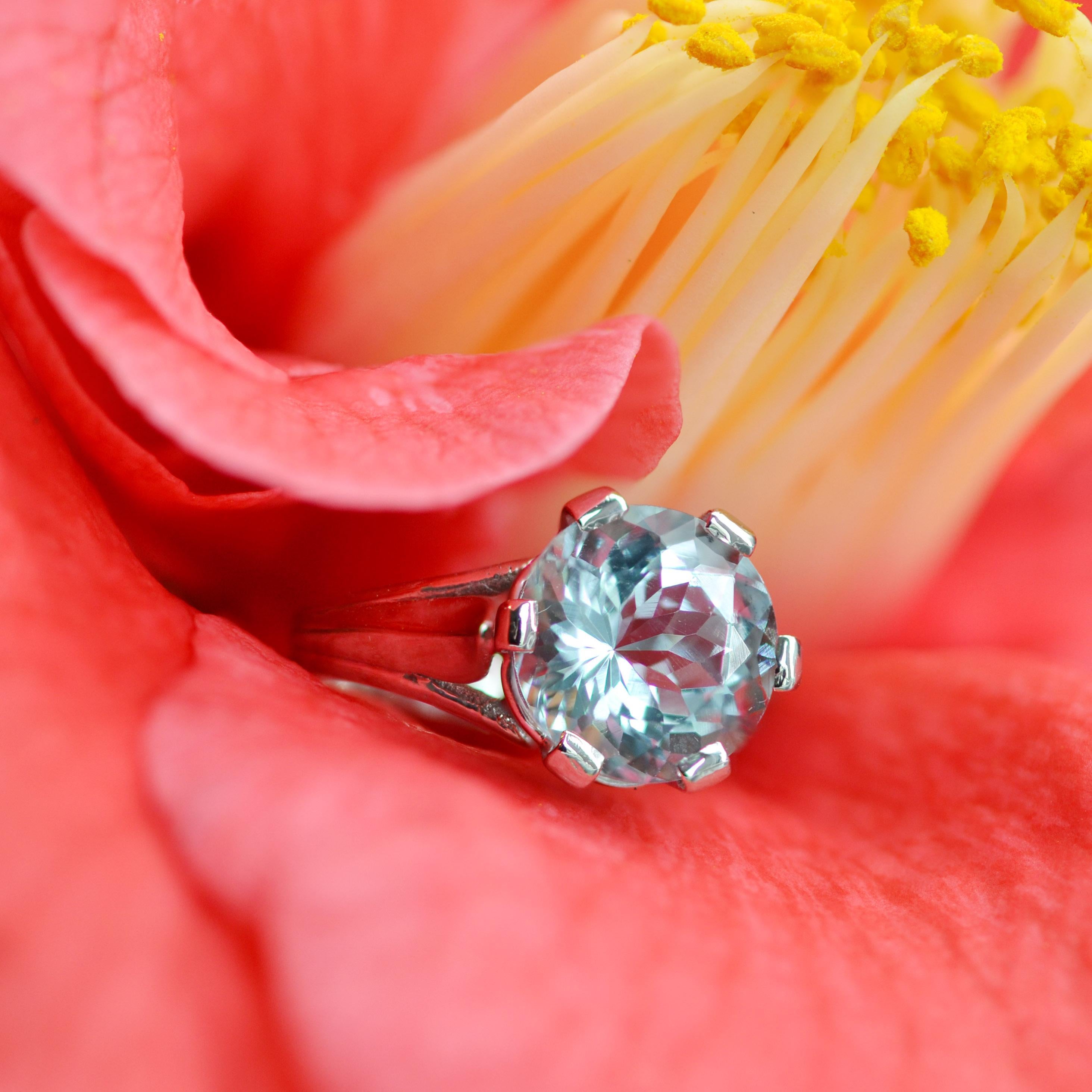 Retro French 1950s 3.25 Carats Aquamarine 18 Karat White Gold Solitaire Ring For Sale