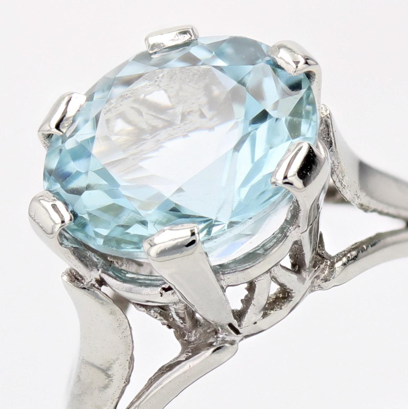 French 1950s 3.25 Carats Aquamarine 18 Karat White Gold Solitaire Ring For Sale 3