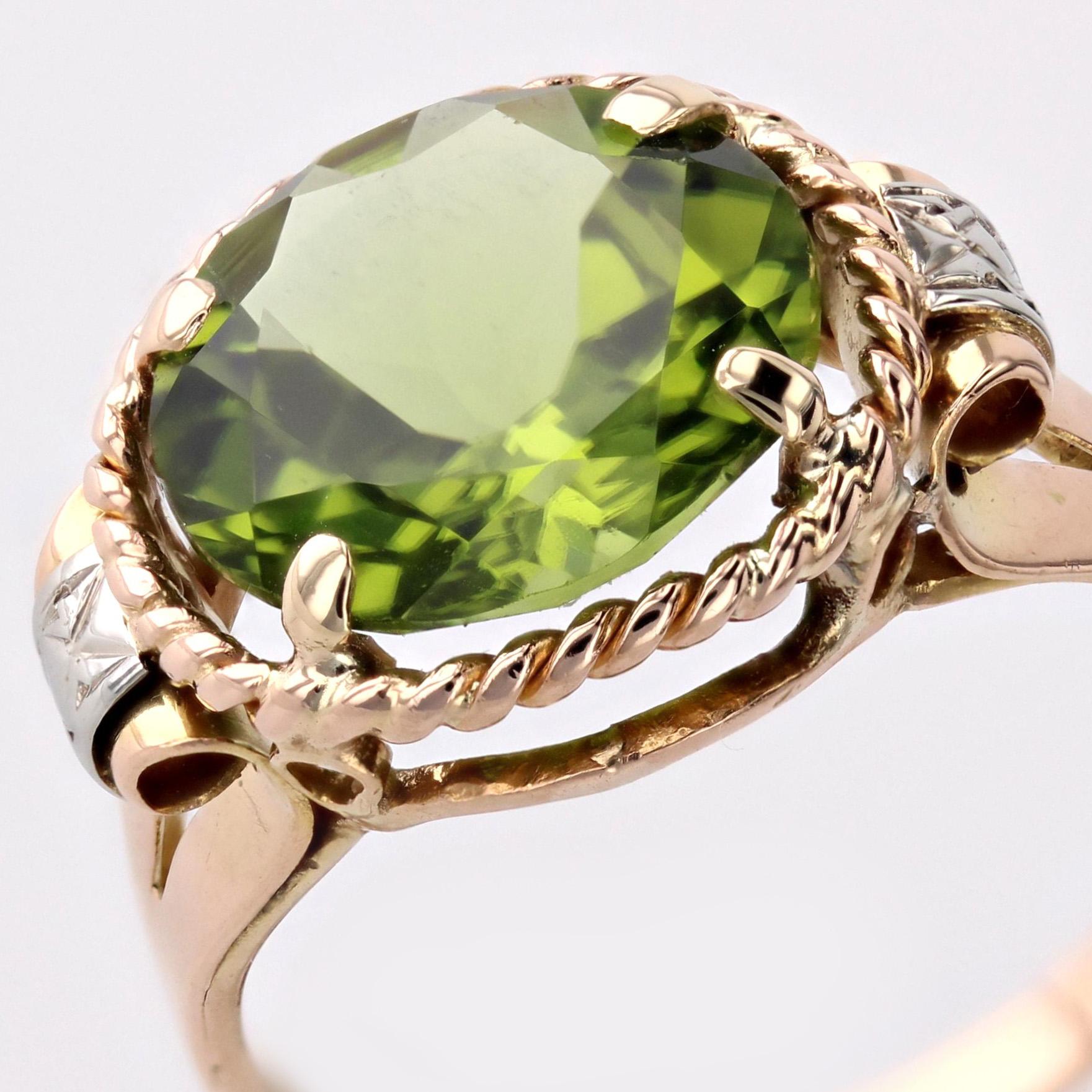 French 1950s 4.20 Carats Peridot 18 Karat Rose Gold Retro Ring For Sale 5