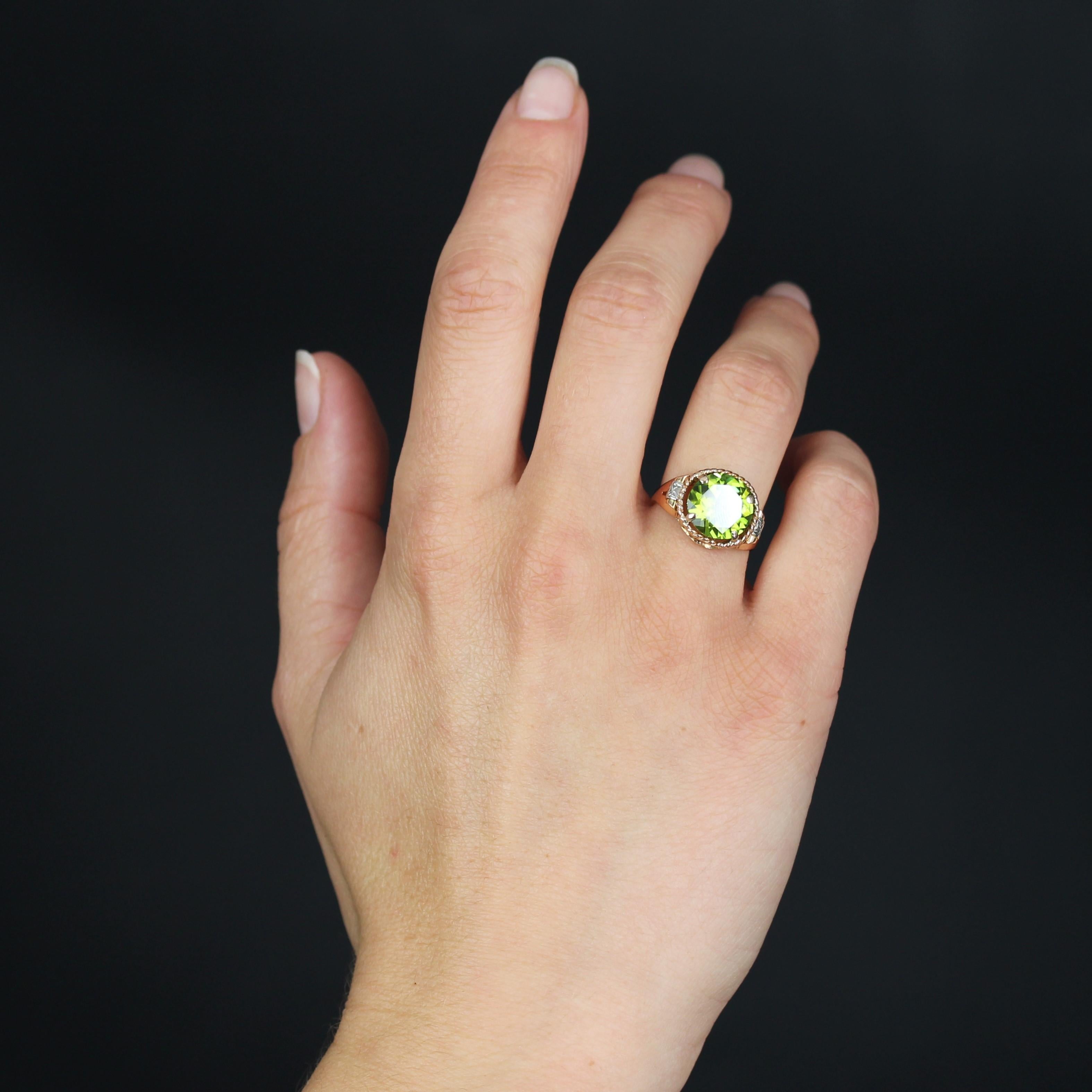 French 1950s 4.20 Carats Peridot 18 Karat Rose Gold Retro Ring In Excellent Condition For Sale In Poitiers, FR
