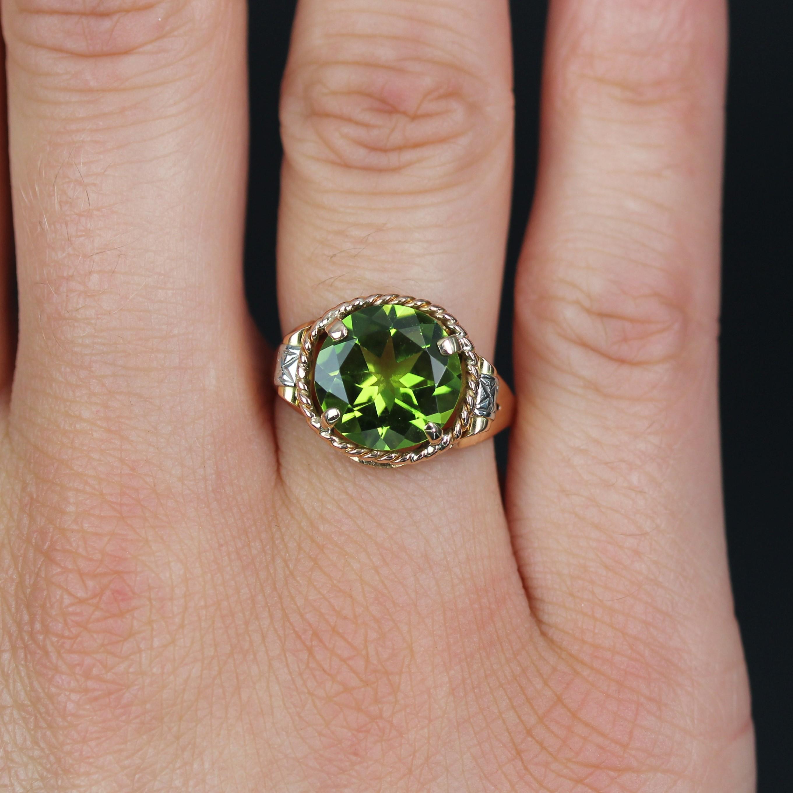 French 1950s 4.20 Carats Peridot 18 Karat Rose Gold Retro Ring For Sale 1
