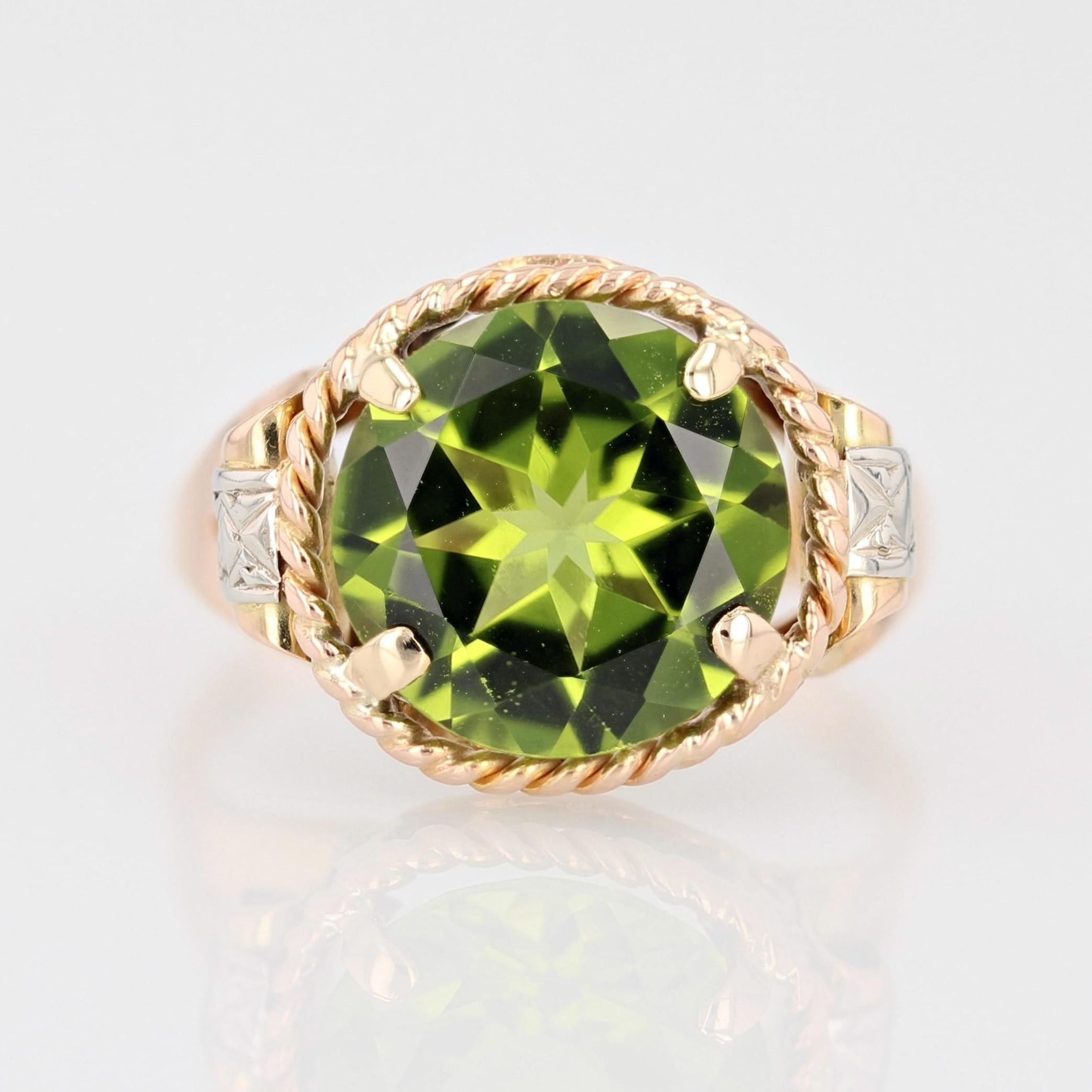 French 1950s 4.20 Carats Peridot 18 Karat Rose Gold Retro Ring For Sale 3