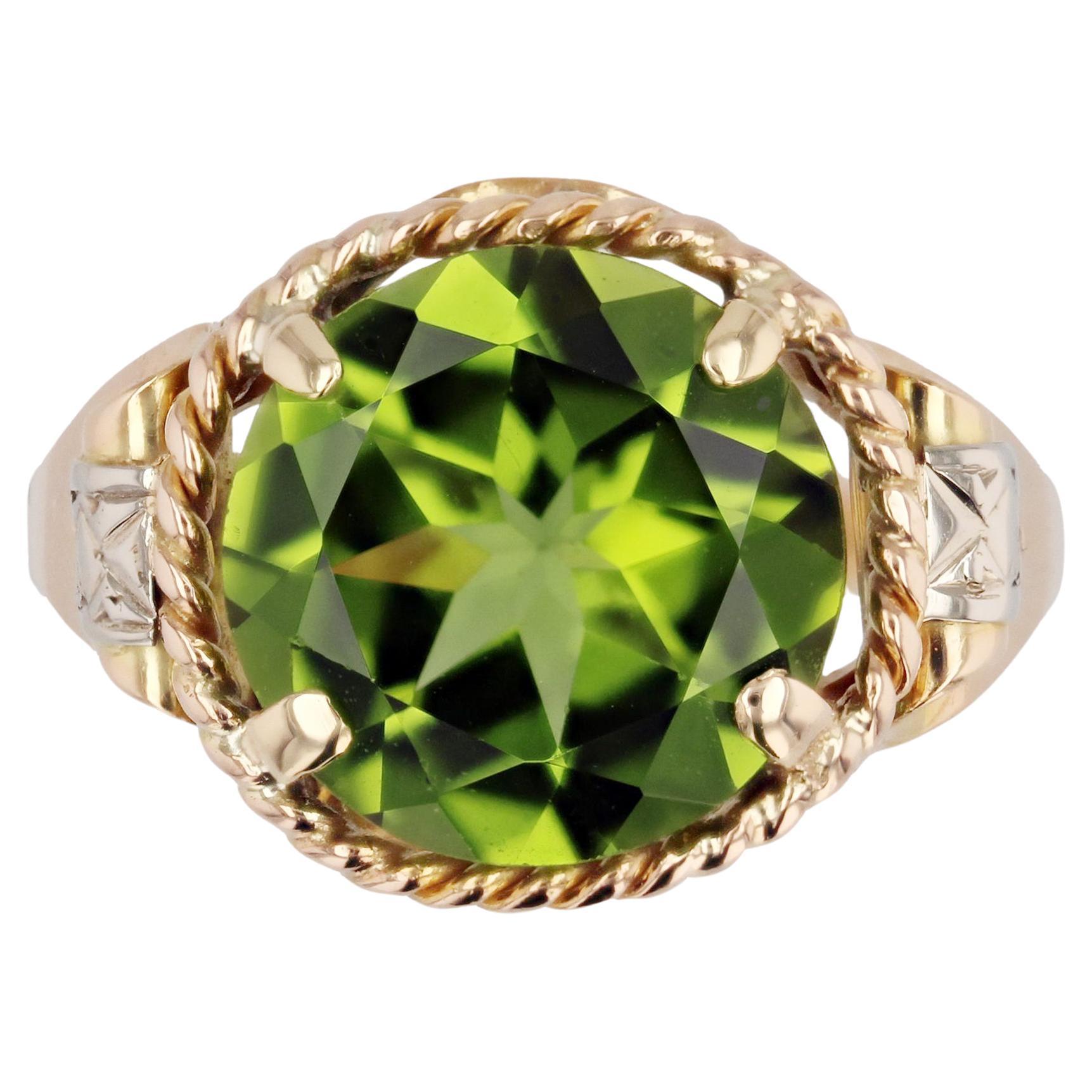 French 1950s 4.20 Carats Peridot 18 Karat Rose Gold Retro Ring For Sale