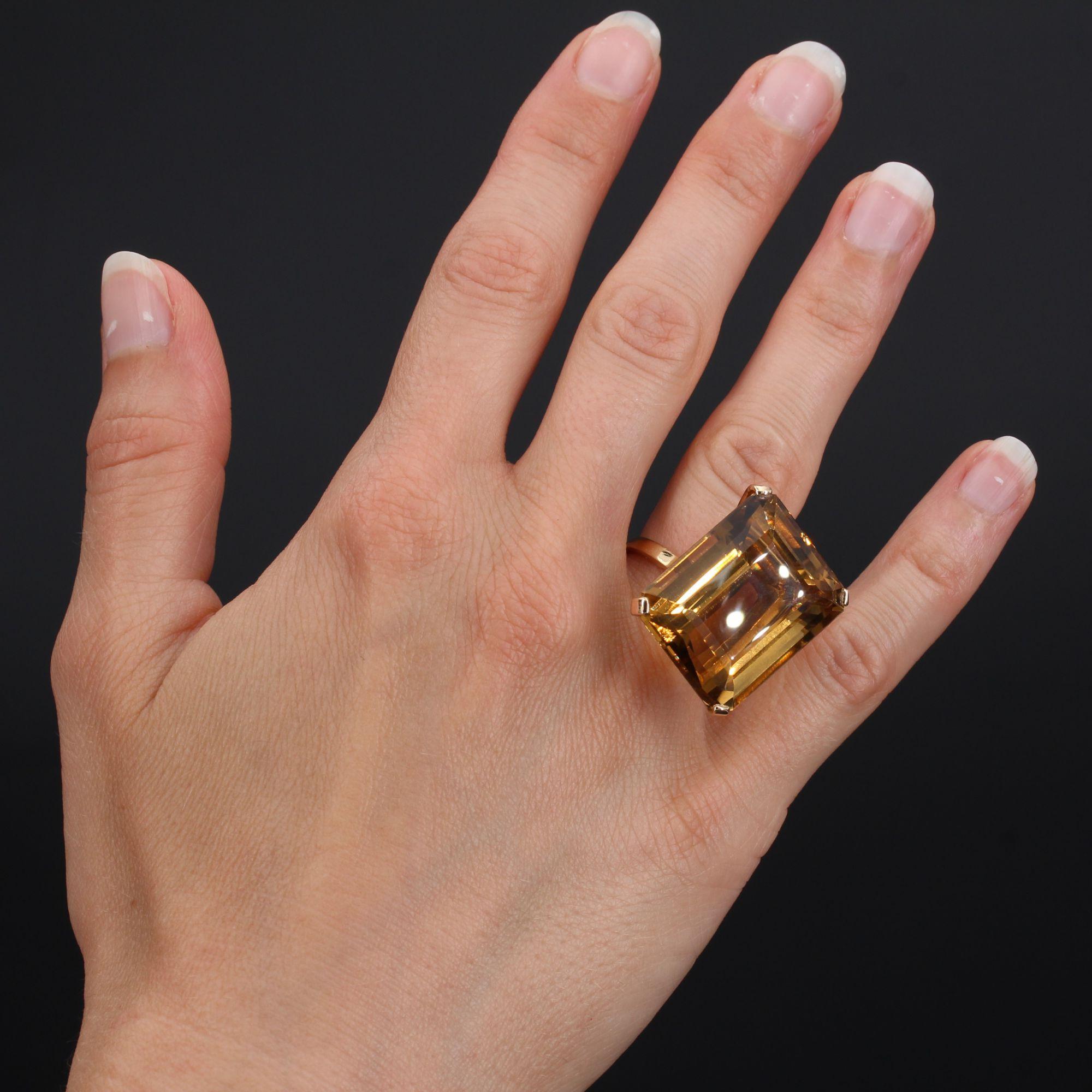 Ring in 18 karat yellow gold.
Important cocktail ring, it is set with four claws of an important degrees- cut citrine.
Weight of the citrine : 45 carats approximately.
Height : 2.5 cm, width : 2 cm, thickness : 15.9 mm, width of the ring at the base