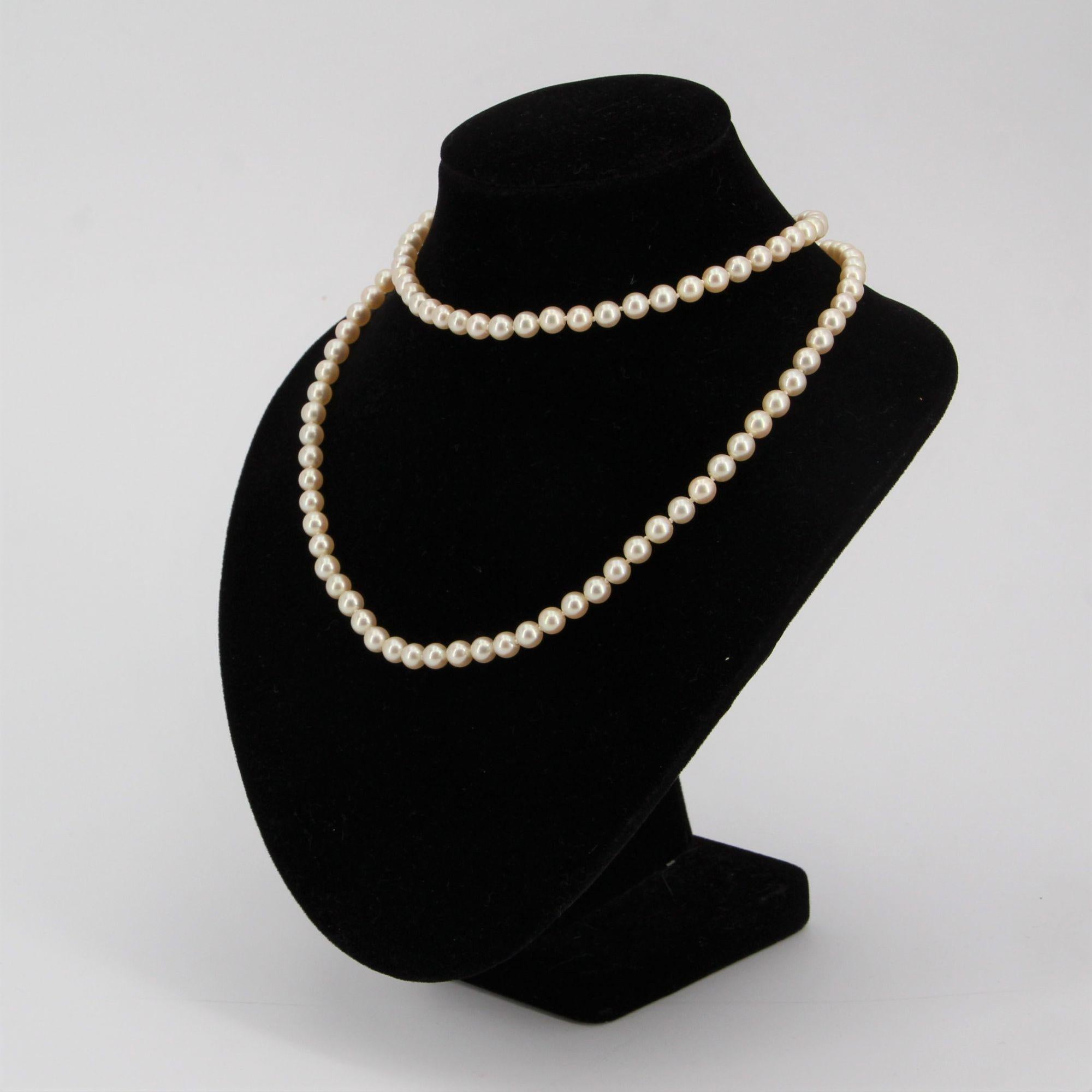 Taille française Long collier français des années 1950 en perles de culture Akoya en vente