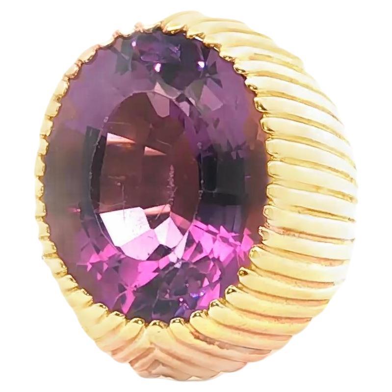 Anello con ametista francese degli anni '50, 13,22 carati in oro 18k a coste in vendita