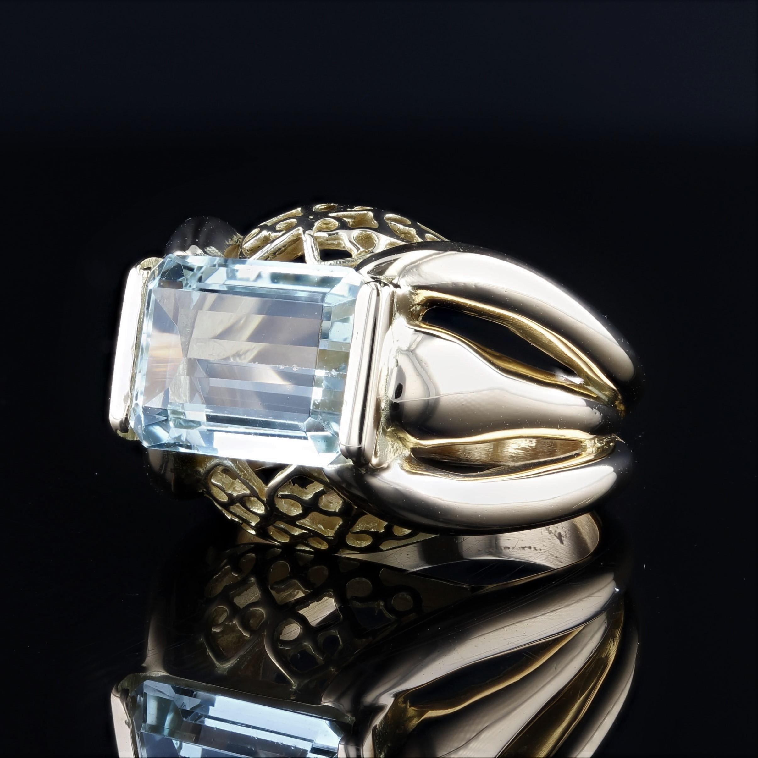French 1950s Aquamarine 18 Karat Yellow Gold Tank Ring In Good Condition In Poitiers, FR