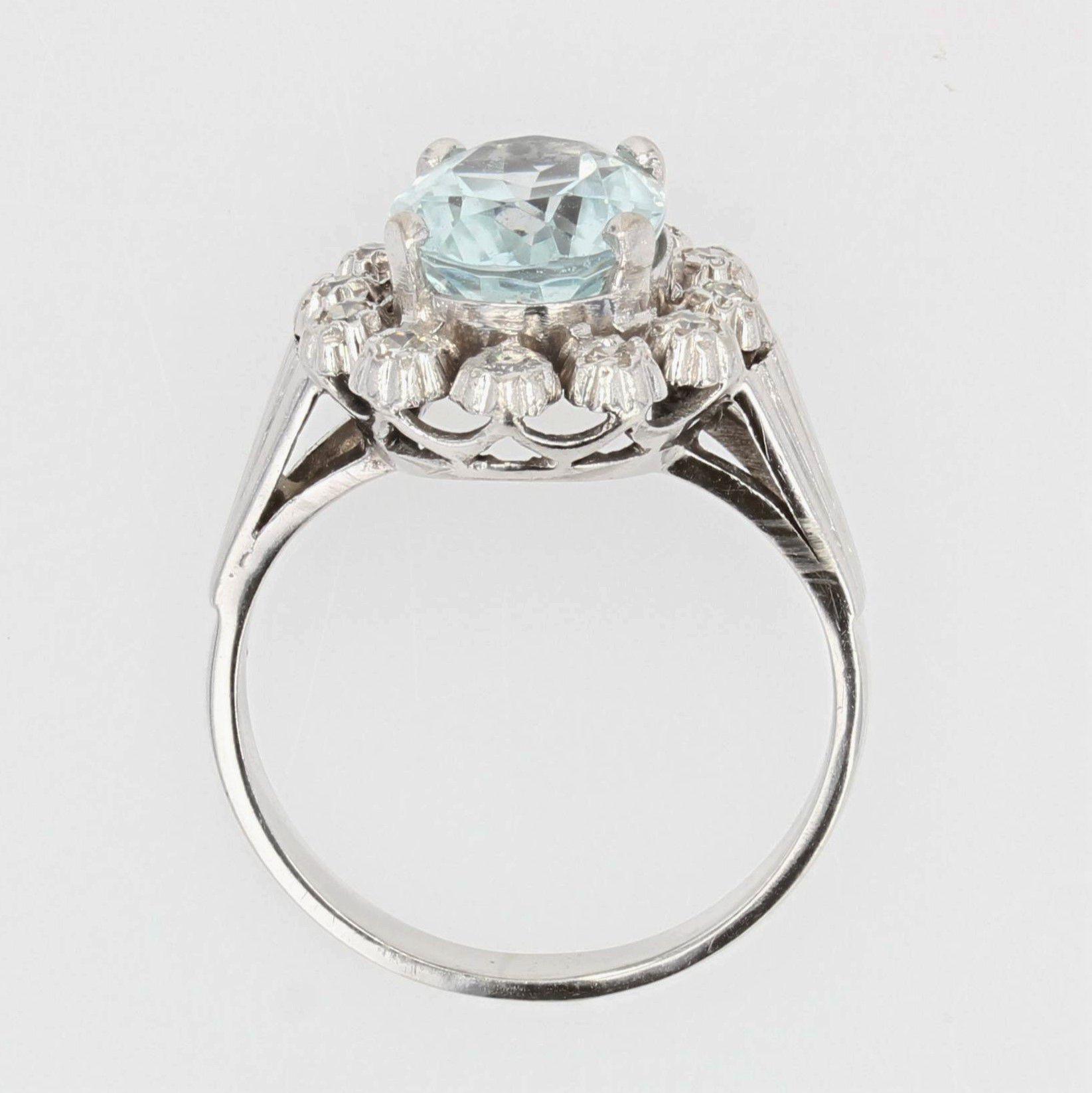 Bague française des années 1950 en or blanc 18 carats avec aigue-marine et diamants en vente 8
