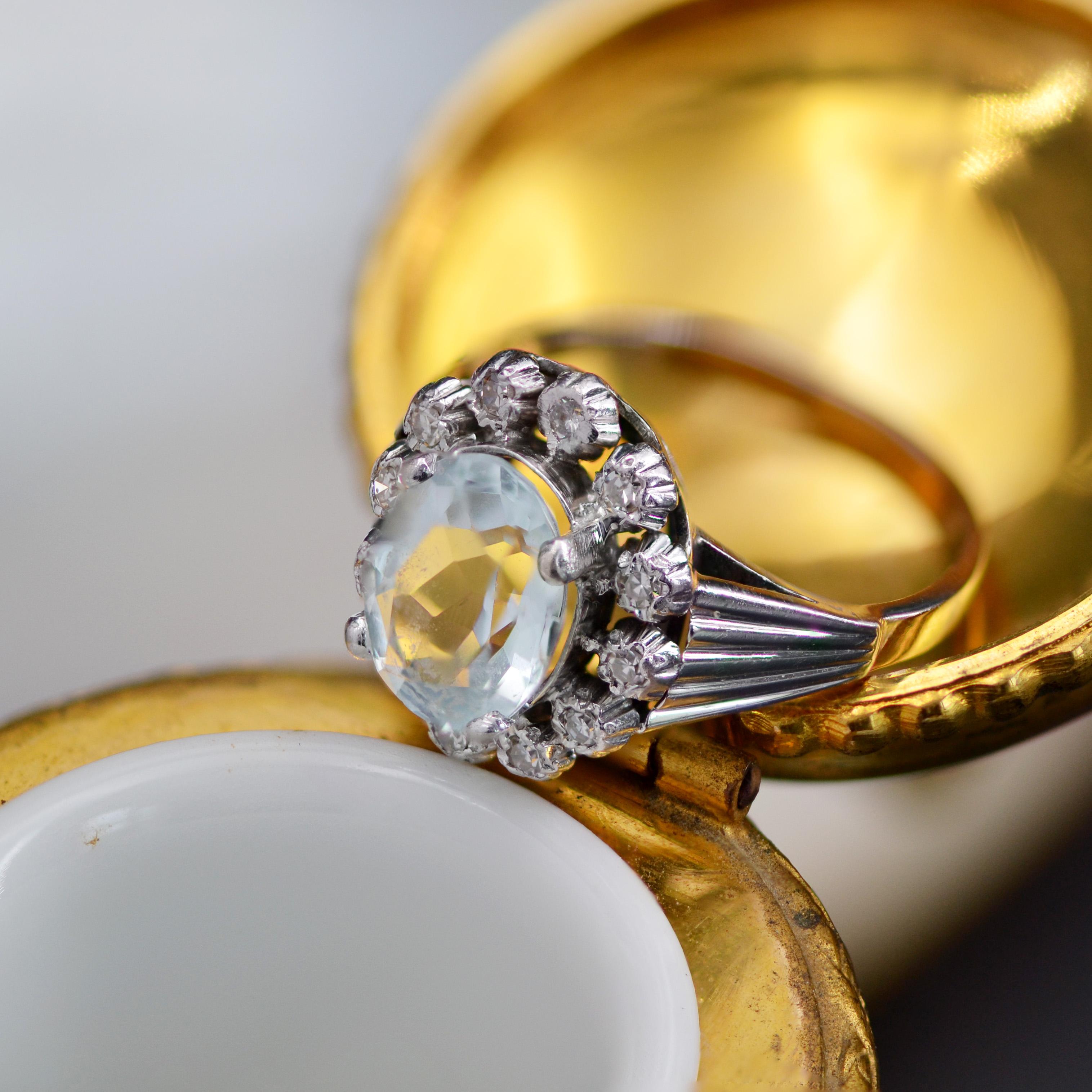 Bague française des années 1950 en or blanc 18 carats avec aigue-marine et diamants en vente 6