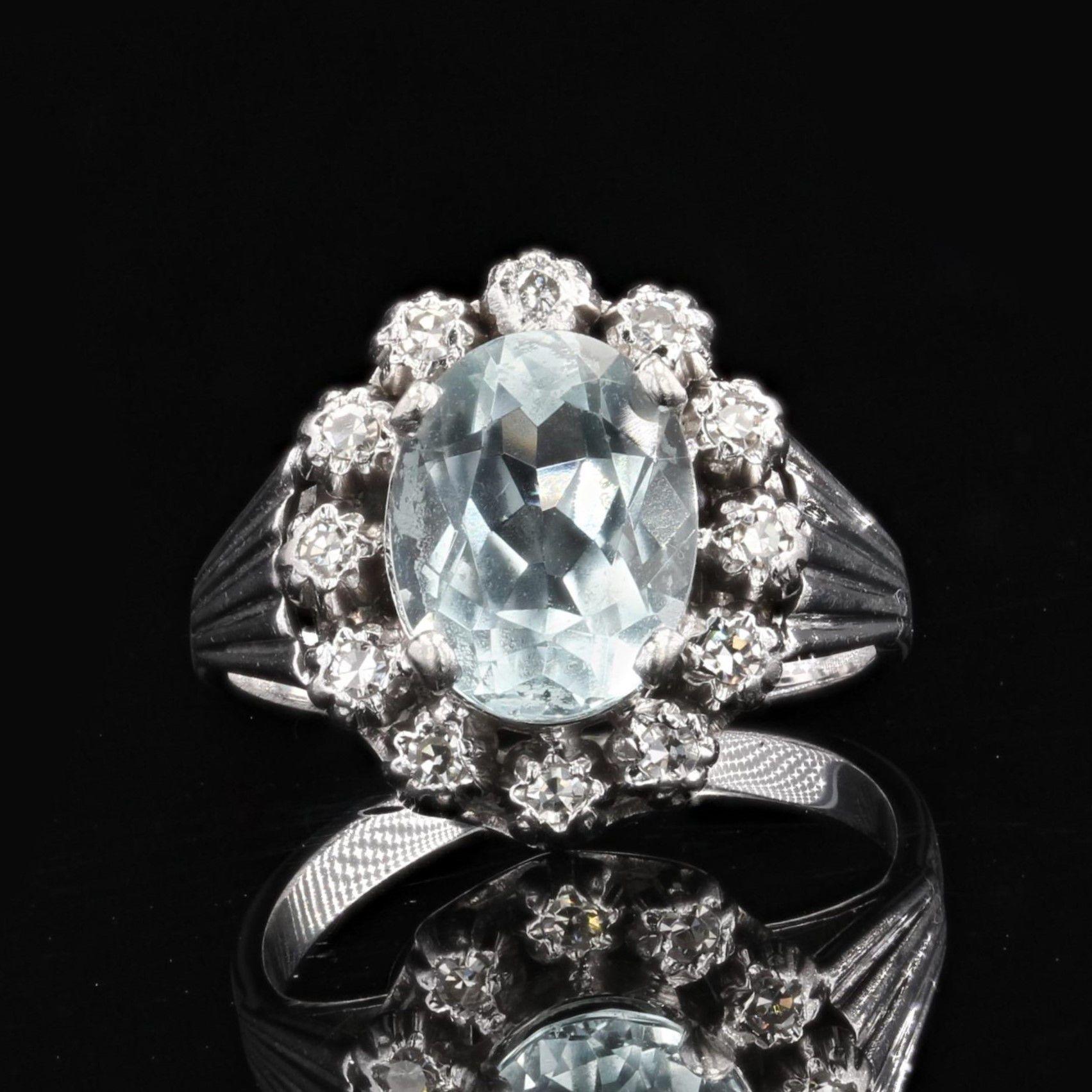 Französischer 18 Karat Weißgold Ring mit Aquamarin und Diamanten, 1950er Jahre (Retro) im Angebot