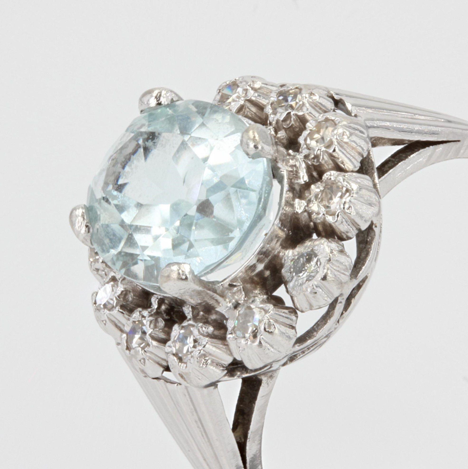 Französischer 18 Karat Weißgold Ring mit Aquamarin und Diamanten, 1950er Jahre im Angebot 1