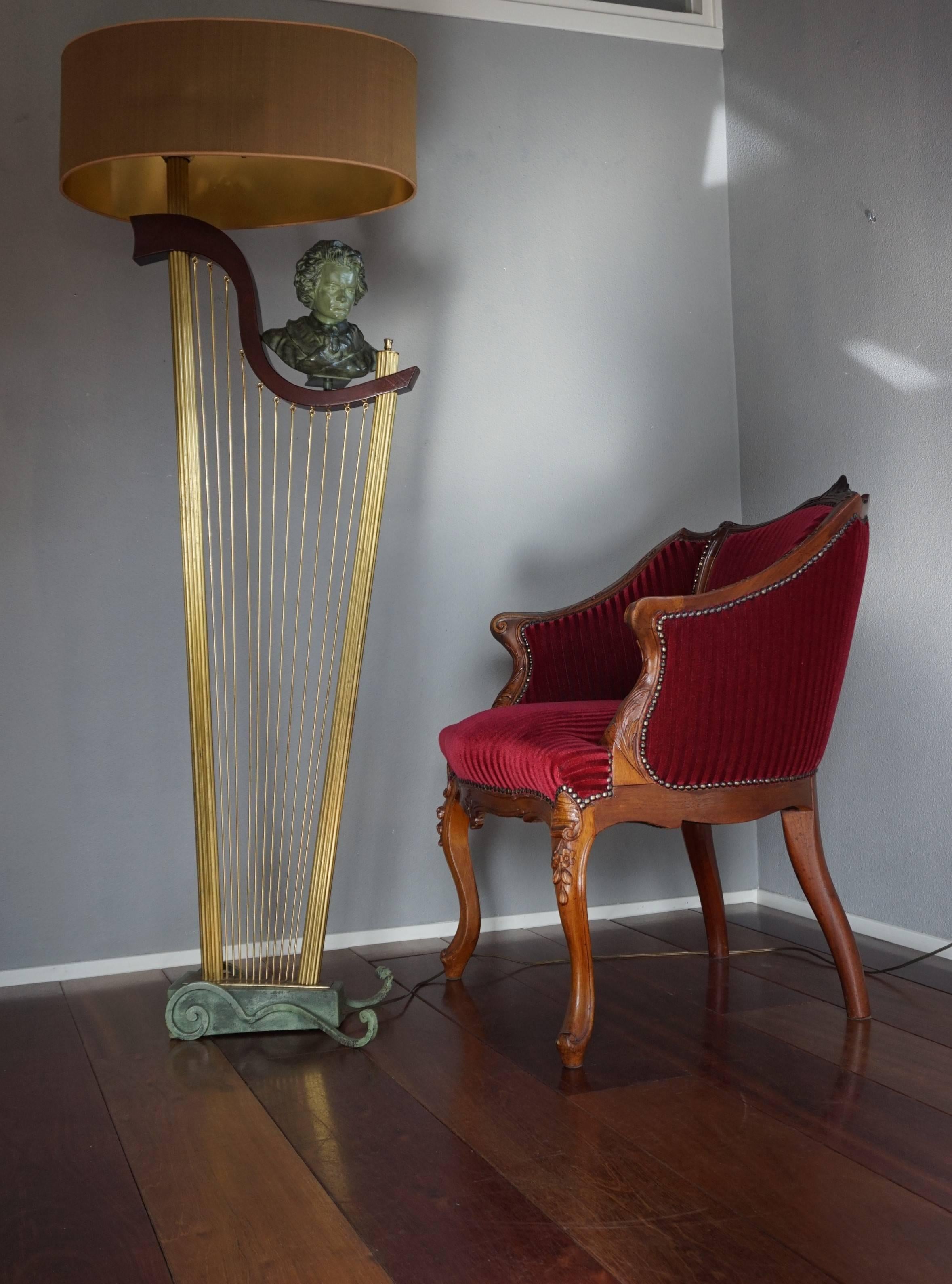 Classical music inspired sculptural floor lamp.

This very rare and sculptural floor lamp could be the perfect lighting solution for anyone who loves both the Art Deco style period and classical music. The artist who designed this harp floor lamp