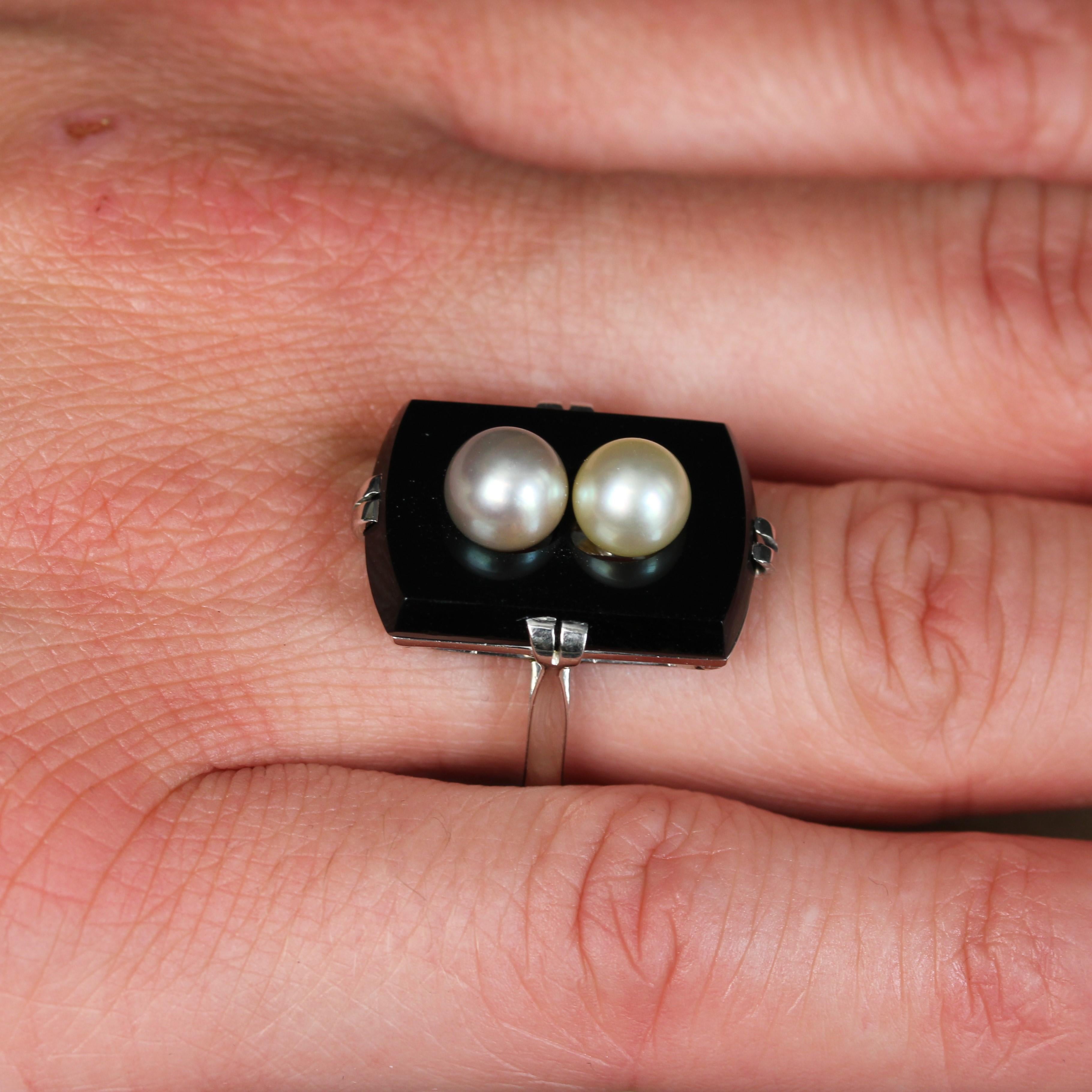 French 1950s Art Deco Style Cultured Pearl Onyx 18 Karat White Gold Ring For Sale 6