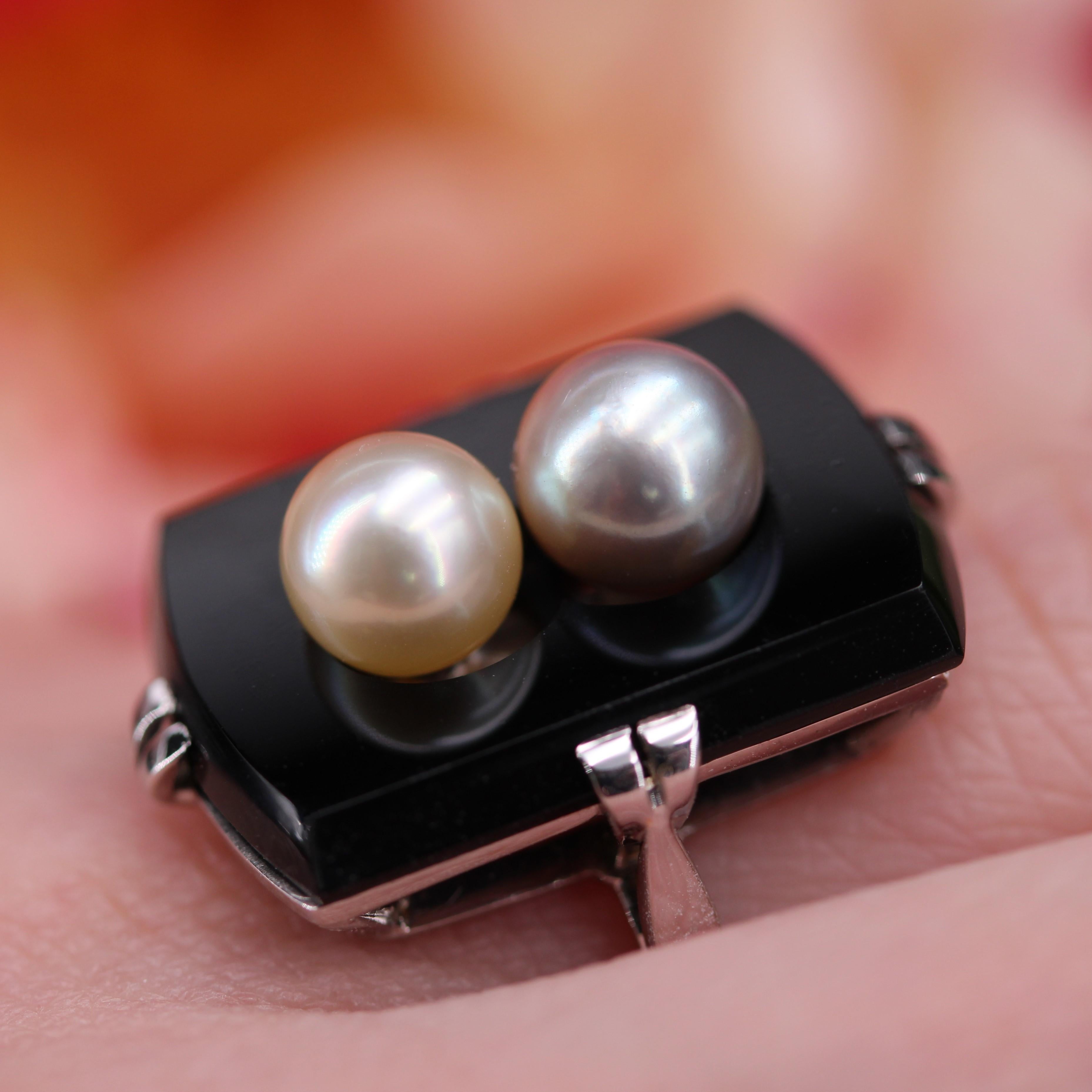 French 1950s Art Deco Style Cultured Pearl Onyx 18 Karat White Gold Ring For Sale 7