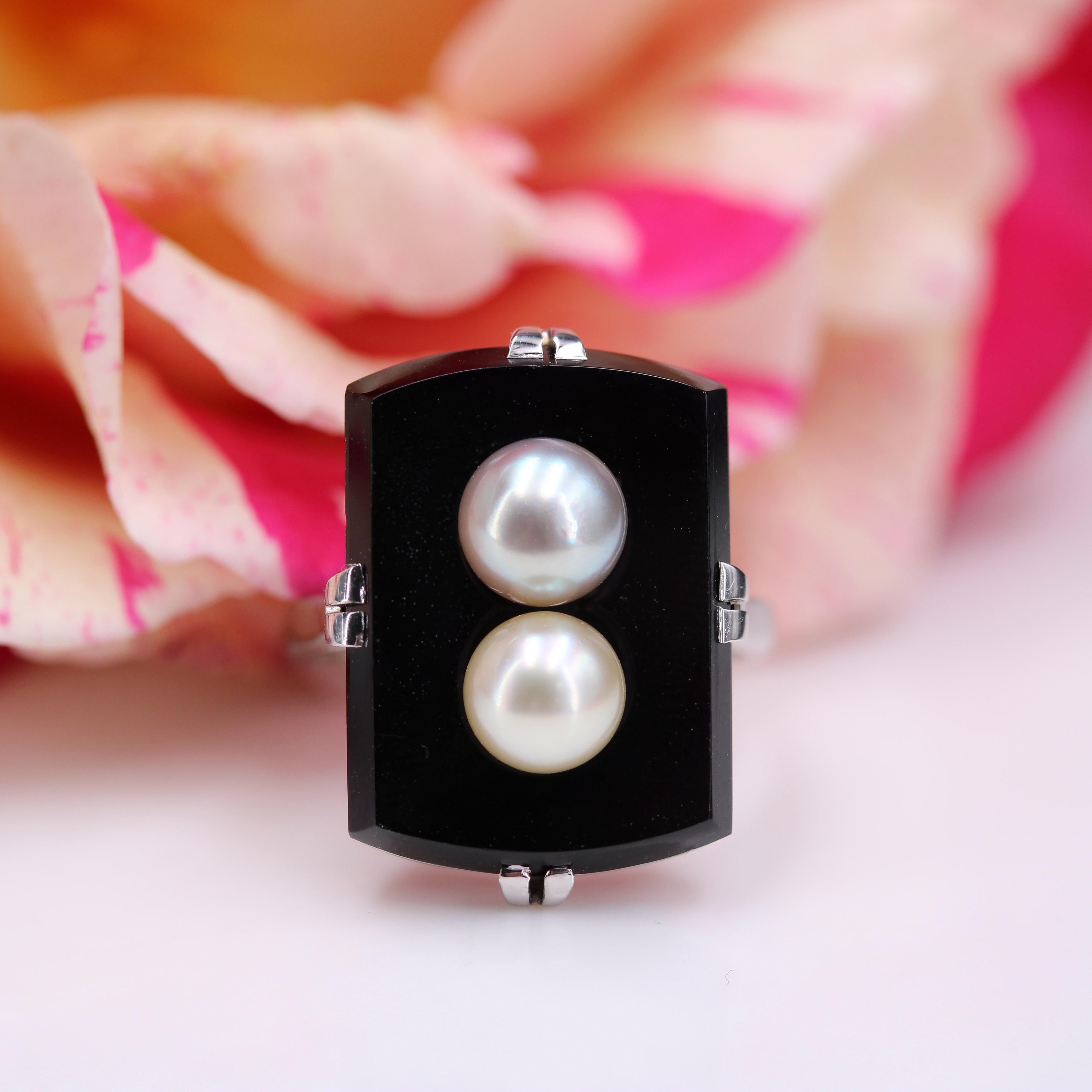 Bead French 1950s Art Deco Style Cultured Pearl Onyx 18 Karat White Gold Ring For Sale