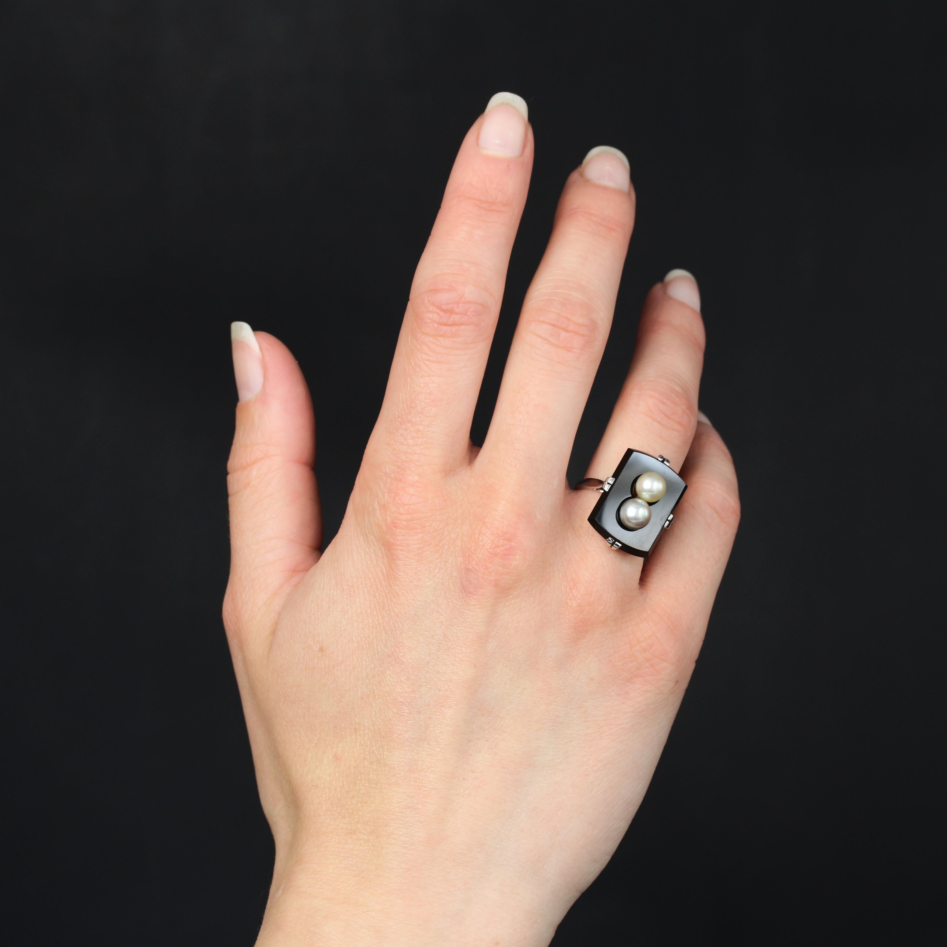 French 1950s Art Deco Style Cultured Pearl Onyx 18 Karat White Gold Ring In Good Condition For Sale In Poitiers, FR