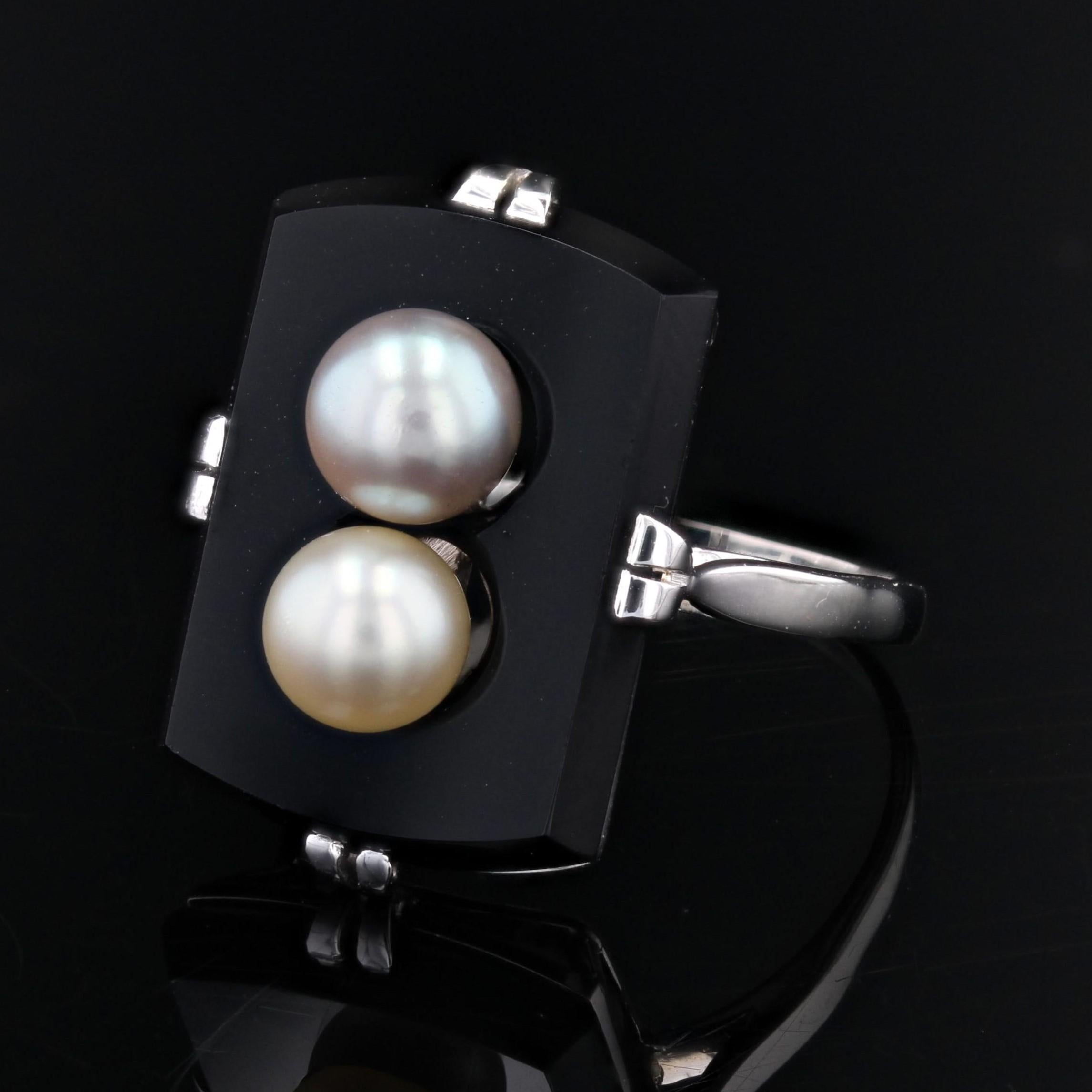 French 1950s Art Deco Style Cultured Pearl Onyx 18 Karat White Gold Ring For Sale 1