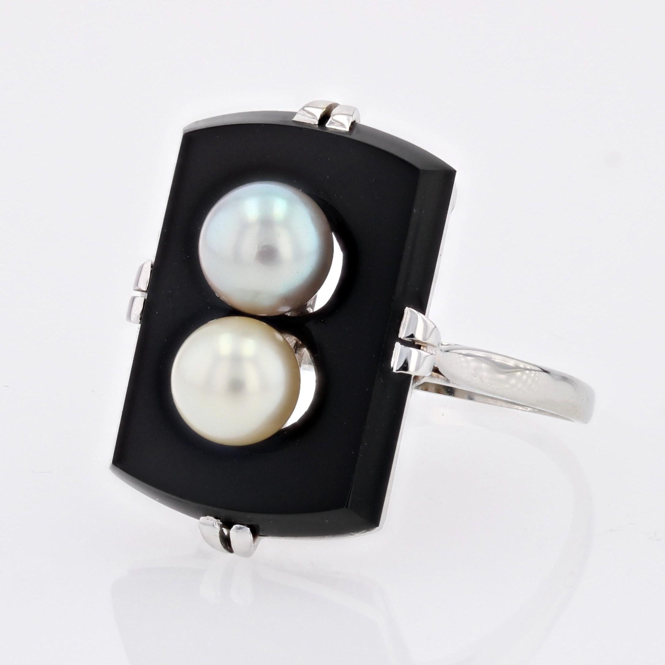 French 1950s Art Deco Style Cultured Pearl Onyx 18 Karat White Gold Ring For Sale 2