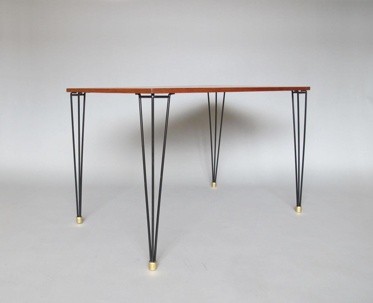 Mid-Century Modern Table d'appoint / d'écriture en métal&wood des années 1950 en vente