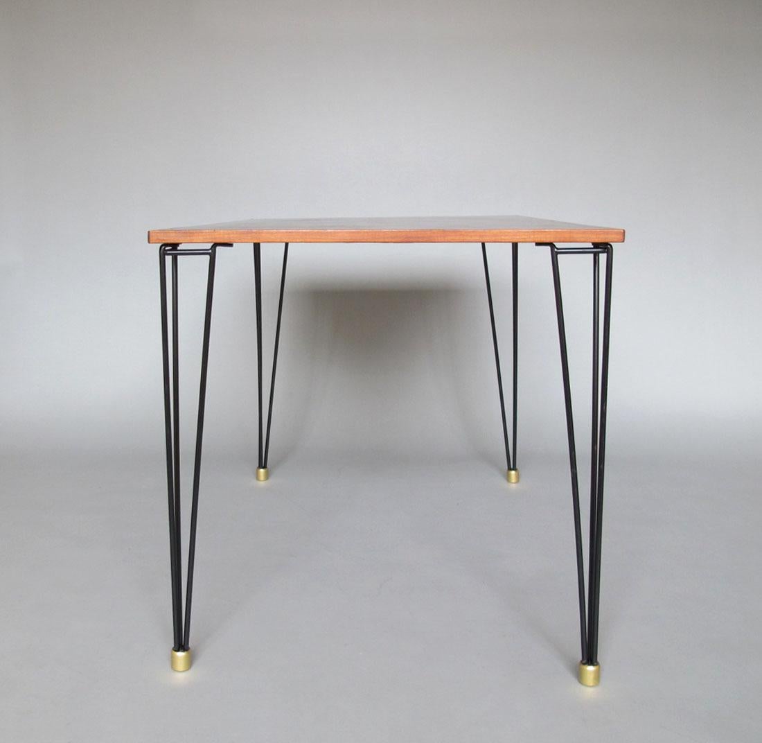 Français Table d'appoint / d'écriture en métal&wood des années 1950 en vente