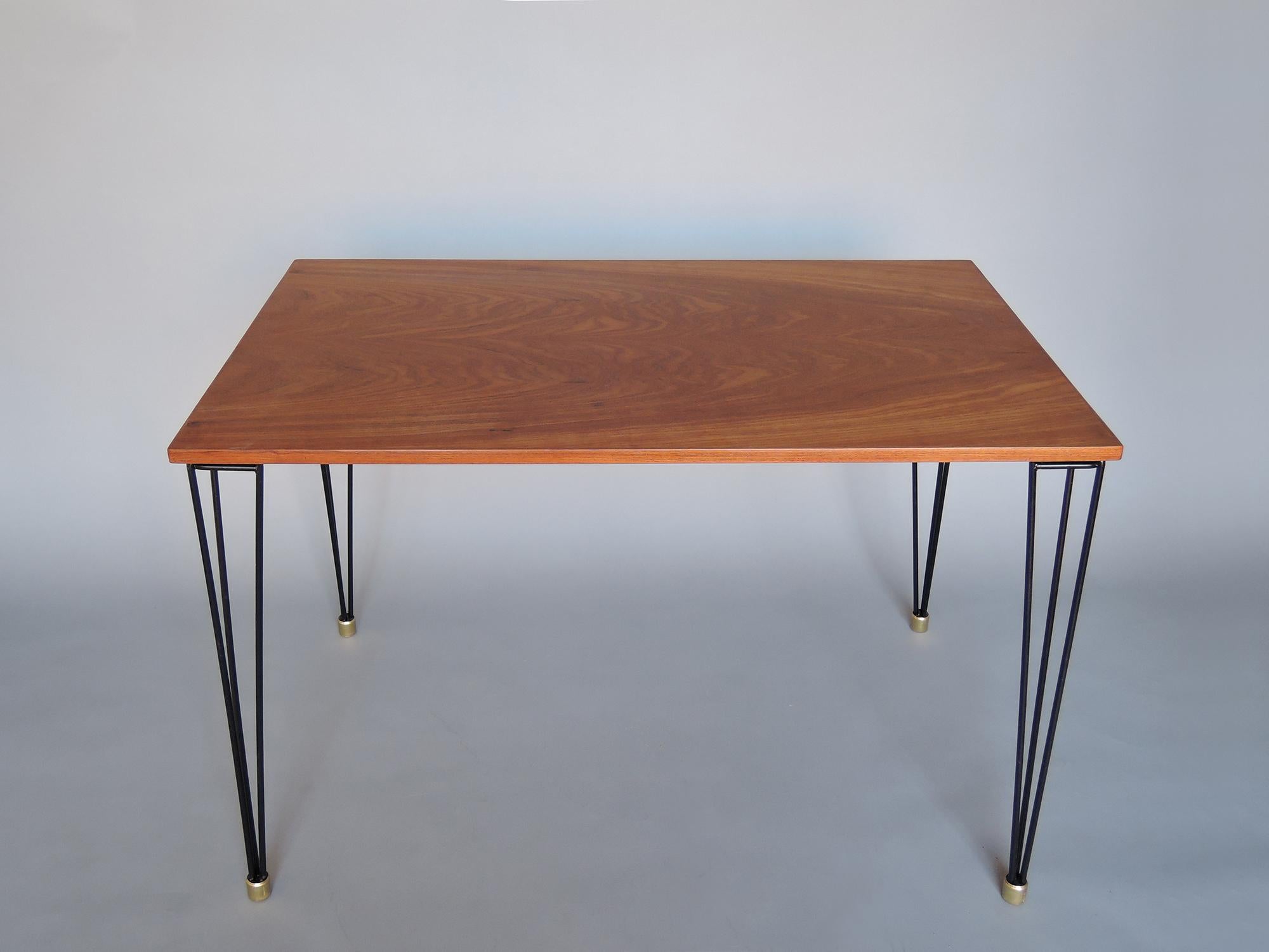 Table d'appoint / d'écriture en métal&wood des années 1950 en vente 1