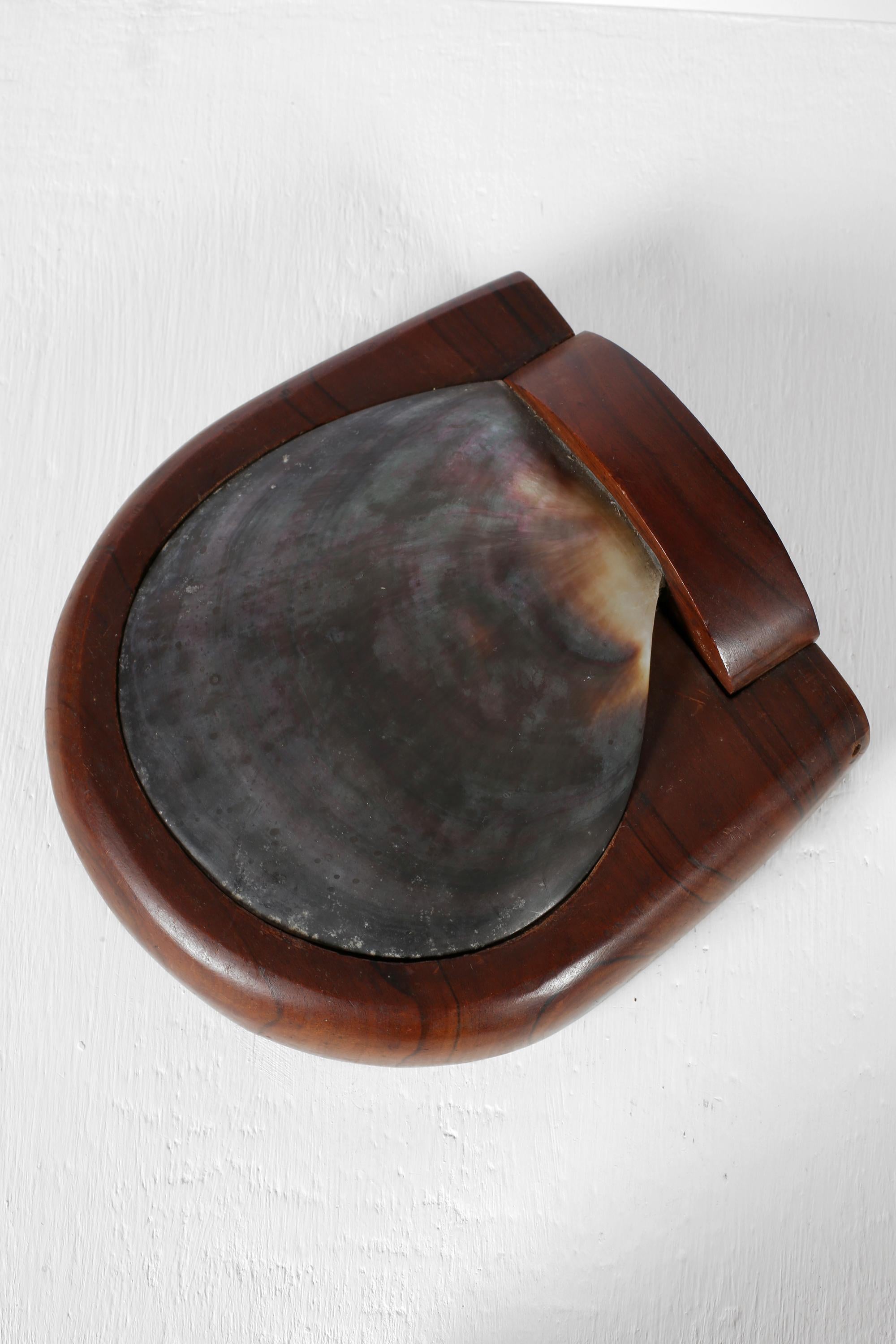 French 1950s Carved Walnut & Shell Trinket Box In Good Condition For Sale In London, GB