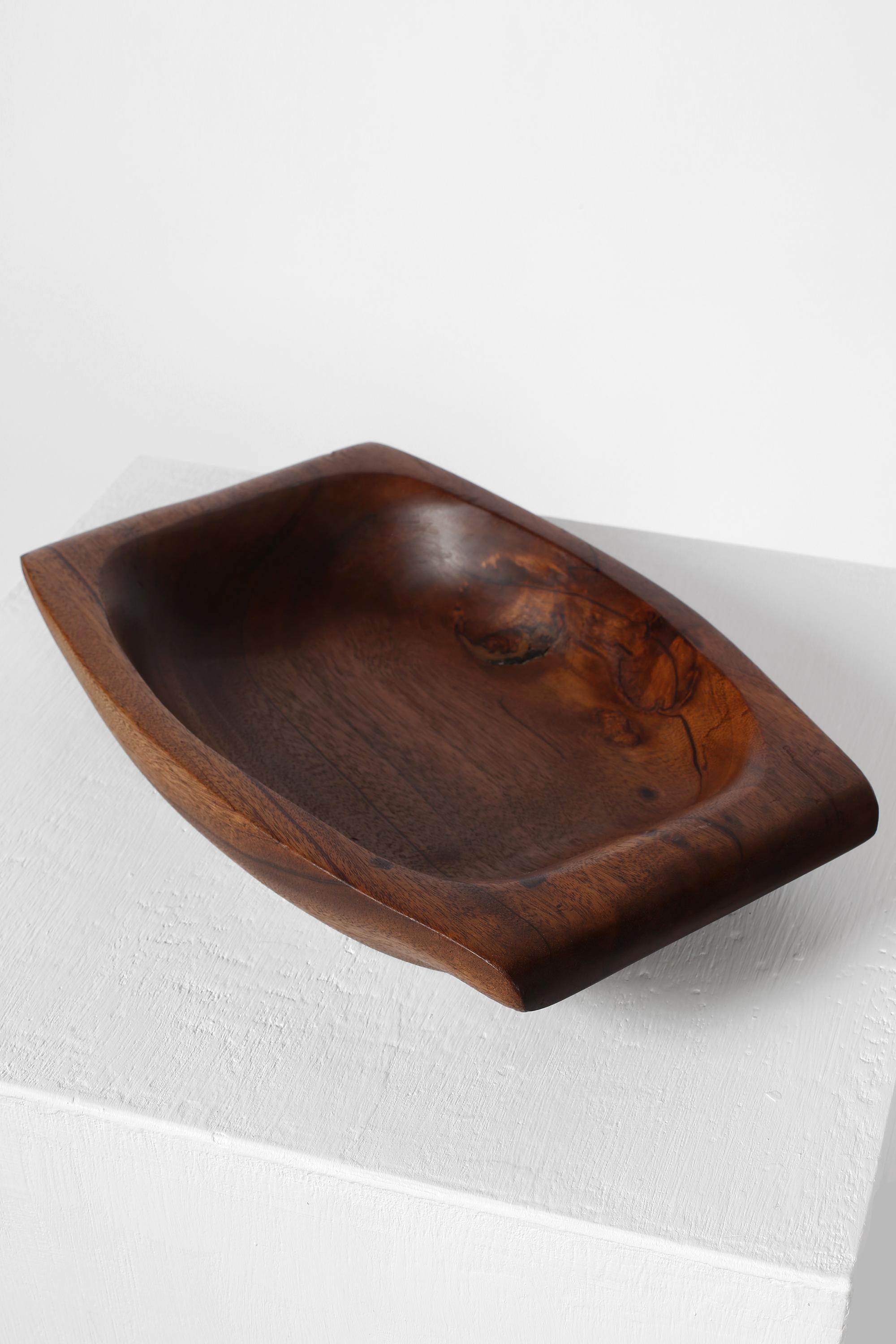 Französische Vide-Poche aus geschnitztem Nussbaumholz aus den 1950er Jahren von Odile Noll im Angebot 6