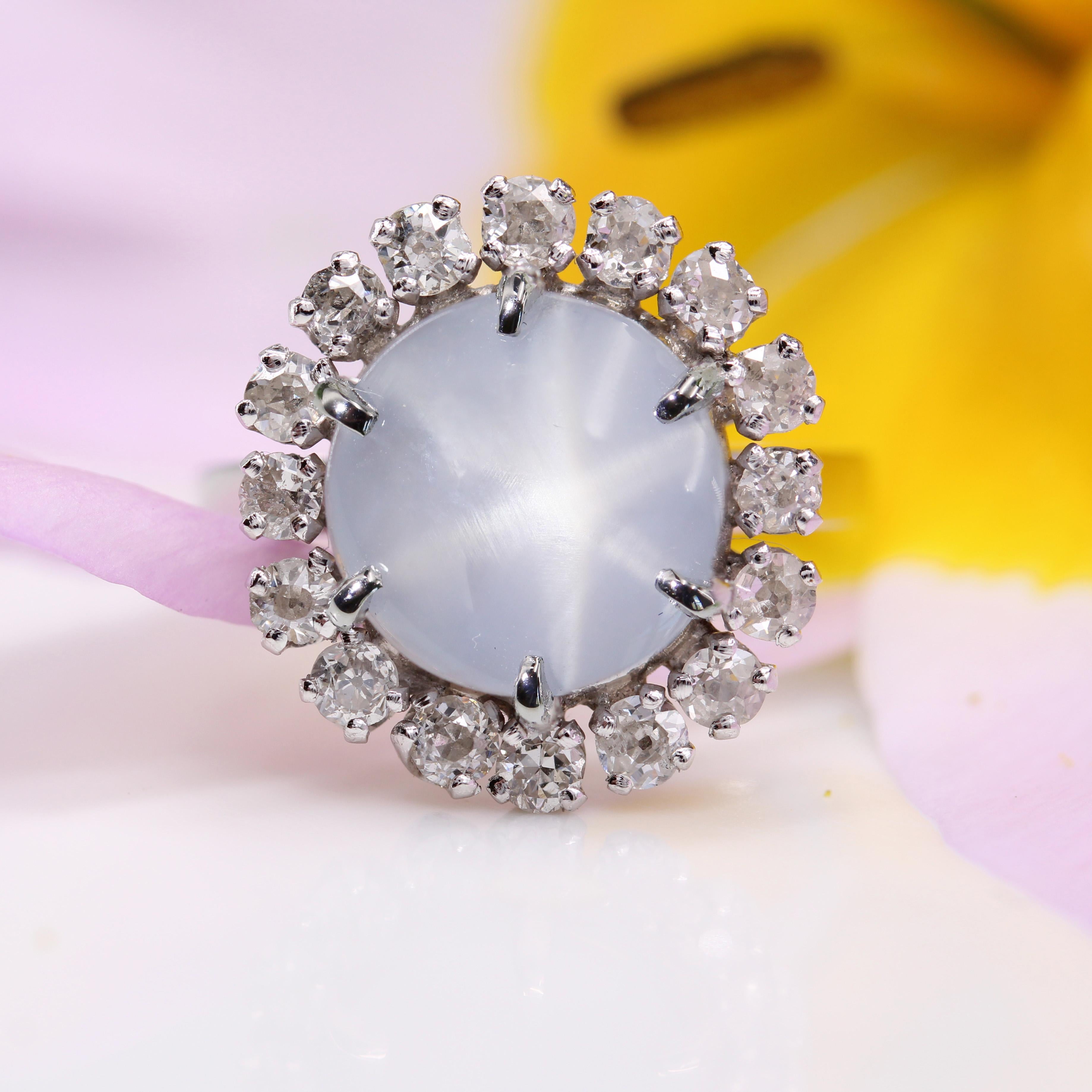Retro French 1950s Ceylon Star Sapphire Diamonds 18 Karat White Gold Cluster Ring For Sale