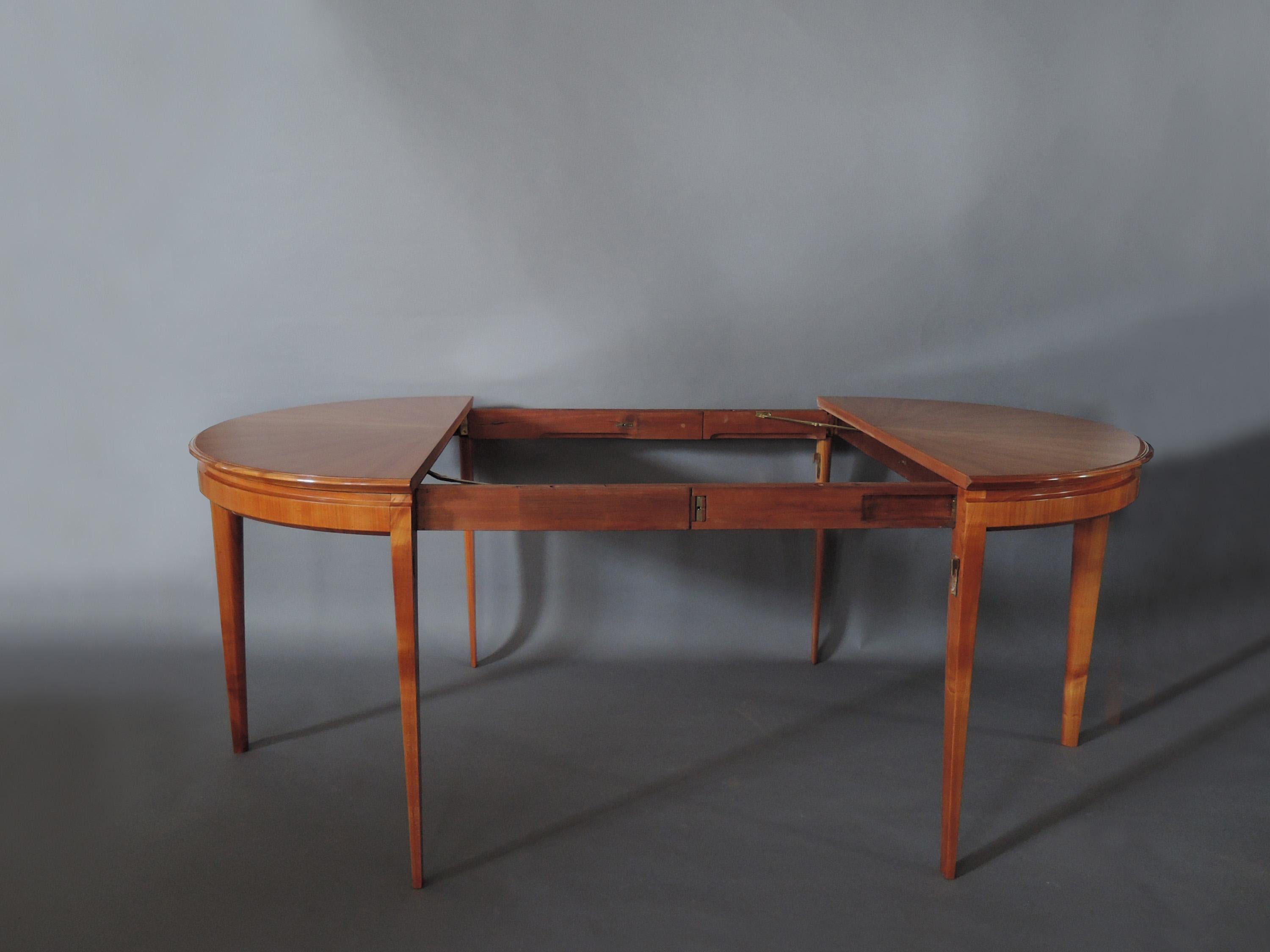 French 1950s Cherry Round Dining Table Divisible in 2 Demilune Tables For Sale 6