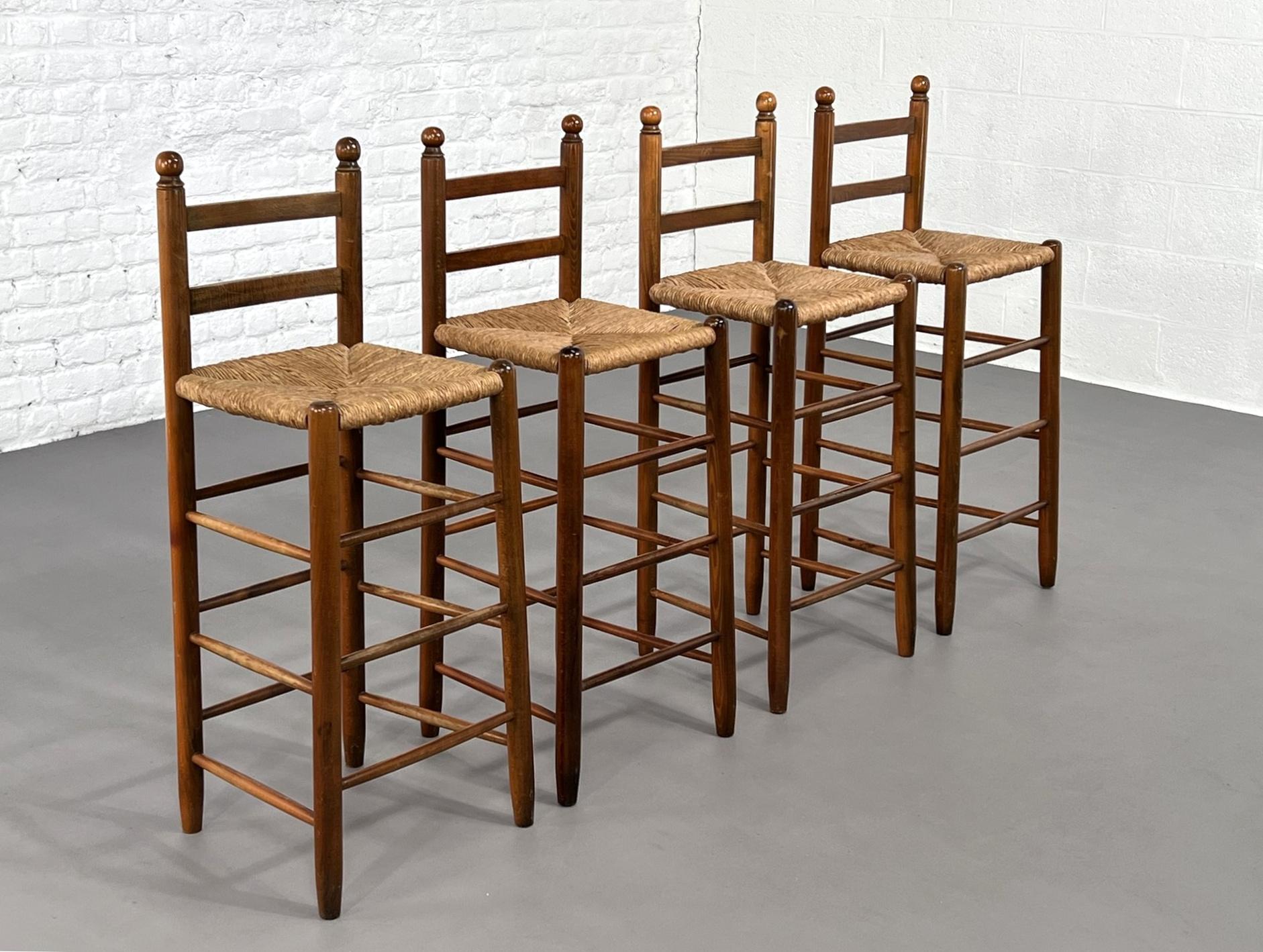 French 1950s Design Set of 4 Bar Stools made of oak wooden structure and braided straw seat