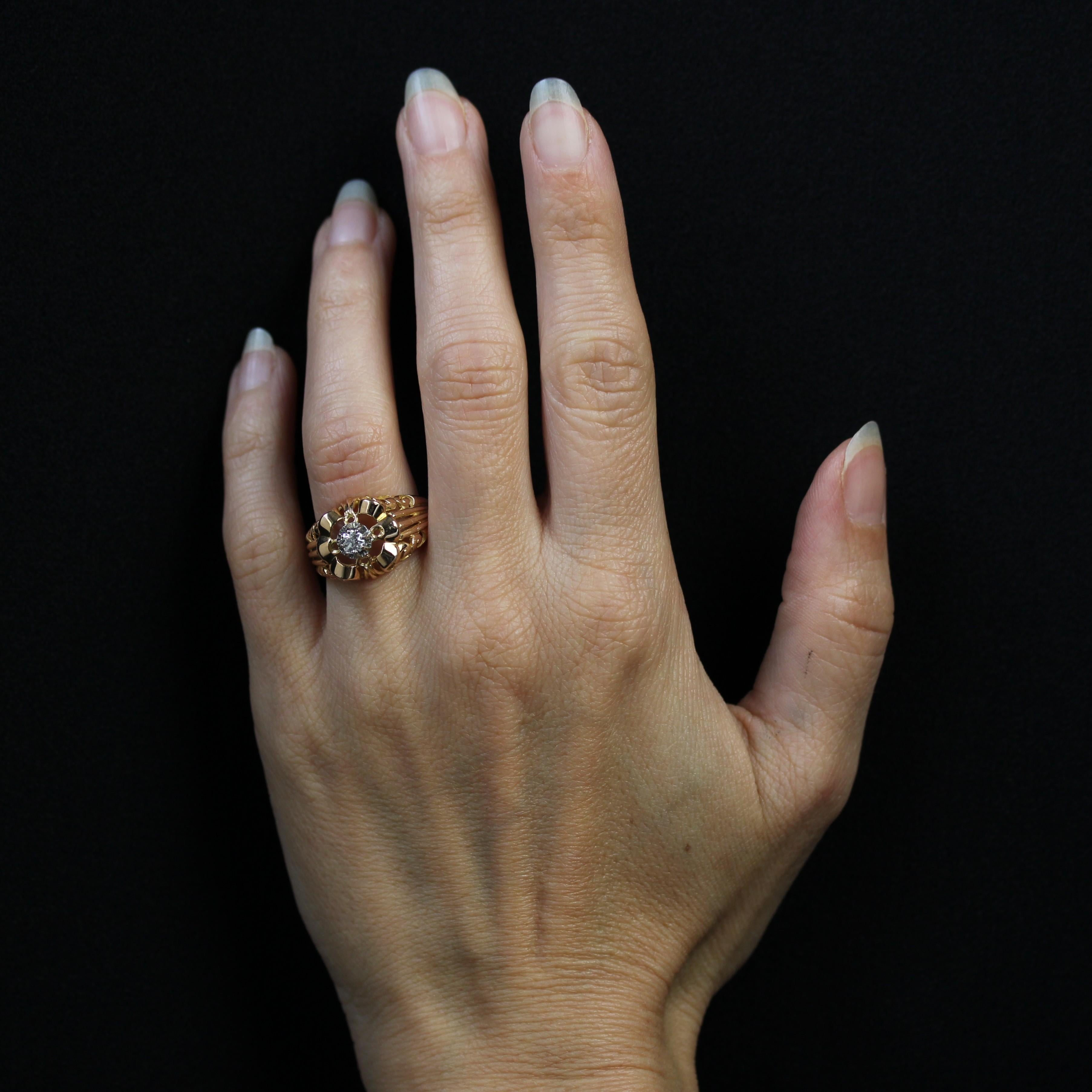 Taglio brillante Anello francese anni '50 con diamante in oro giallo 18 carati traforato in vendita