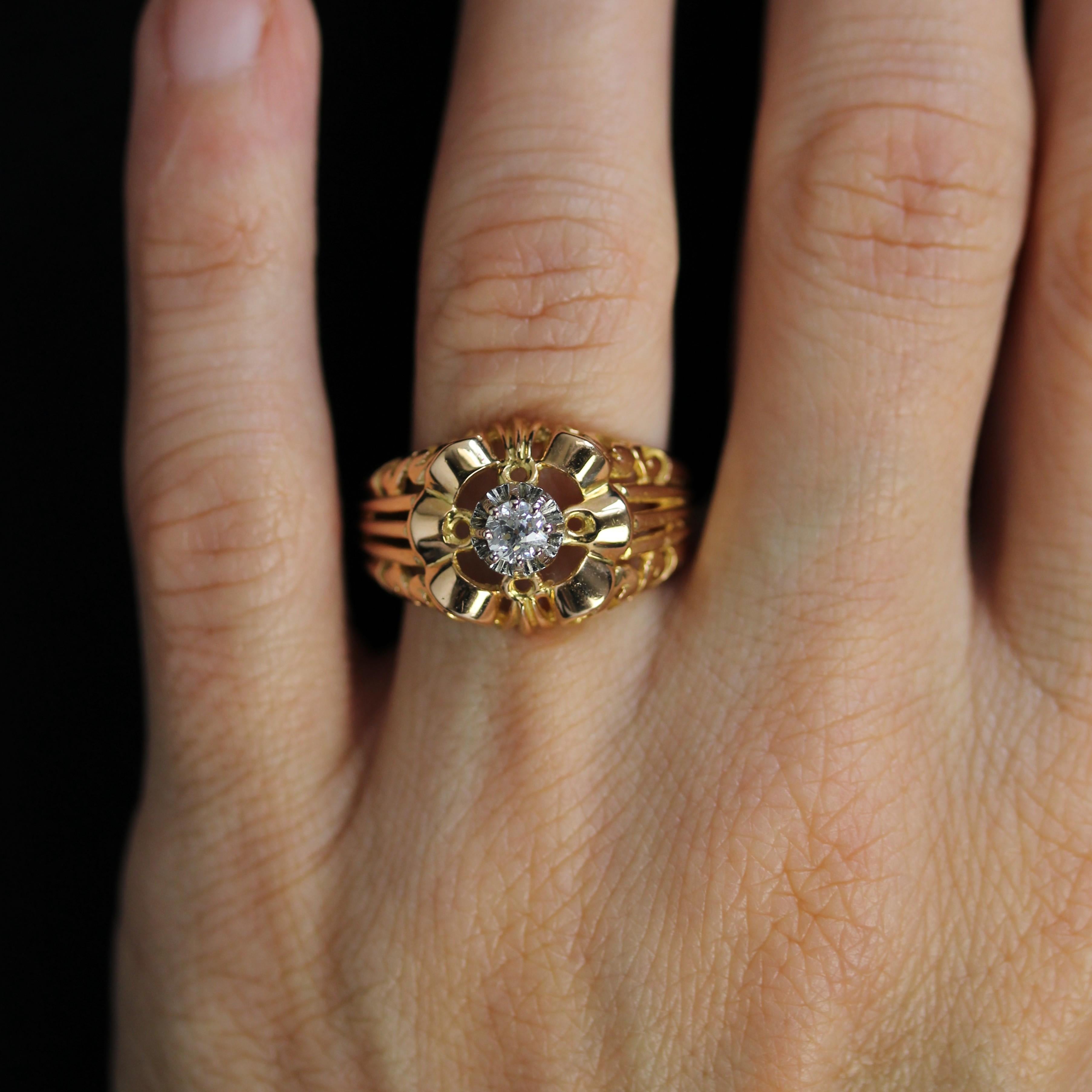 Donna Anello francese anni '50 con diamante in oro giallo 18 carati traforato in vendita