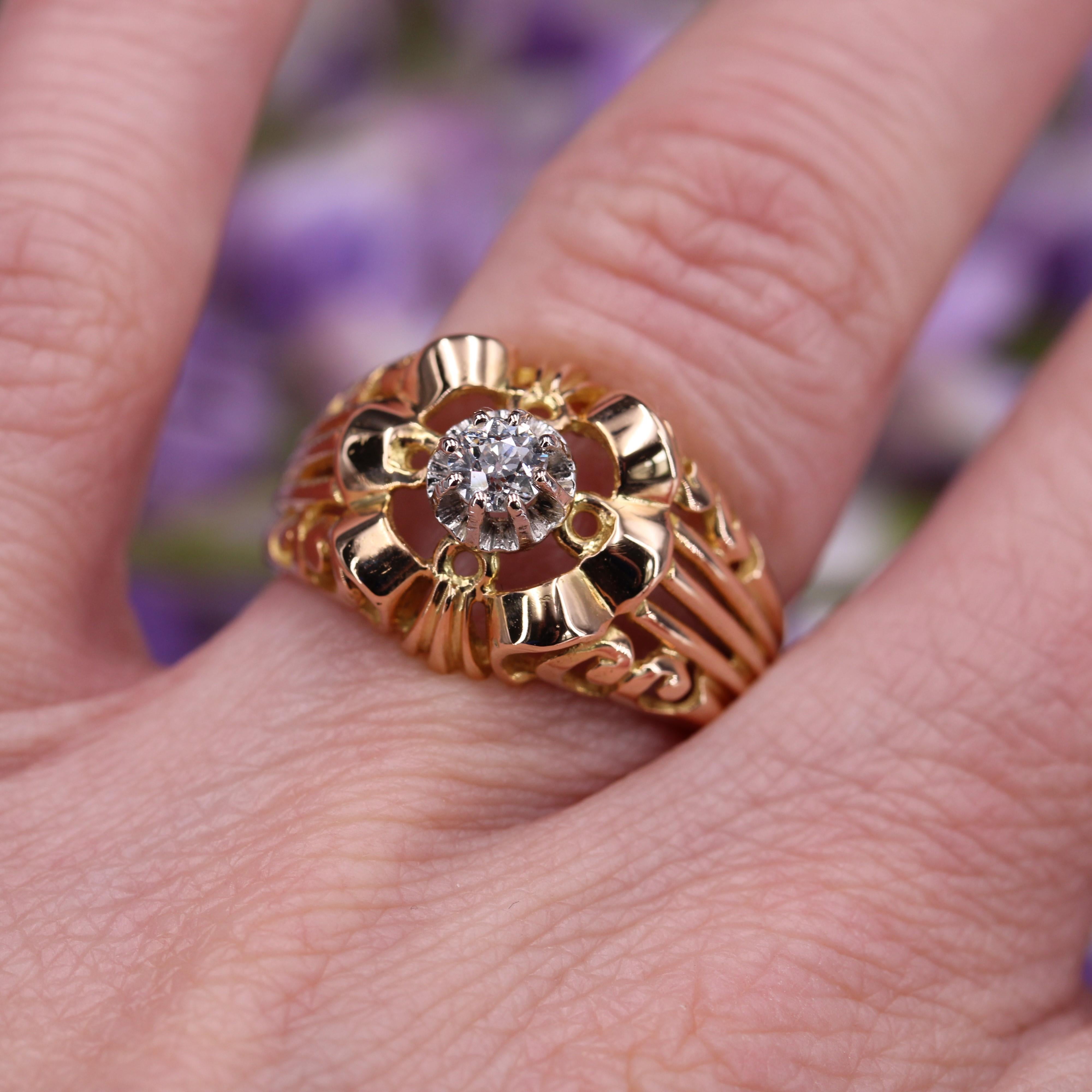 French 1950s Diamond 18 Karat Yellow Gold Openwork Ring In Good Condition For Sale In Poitiers, FR