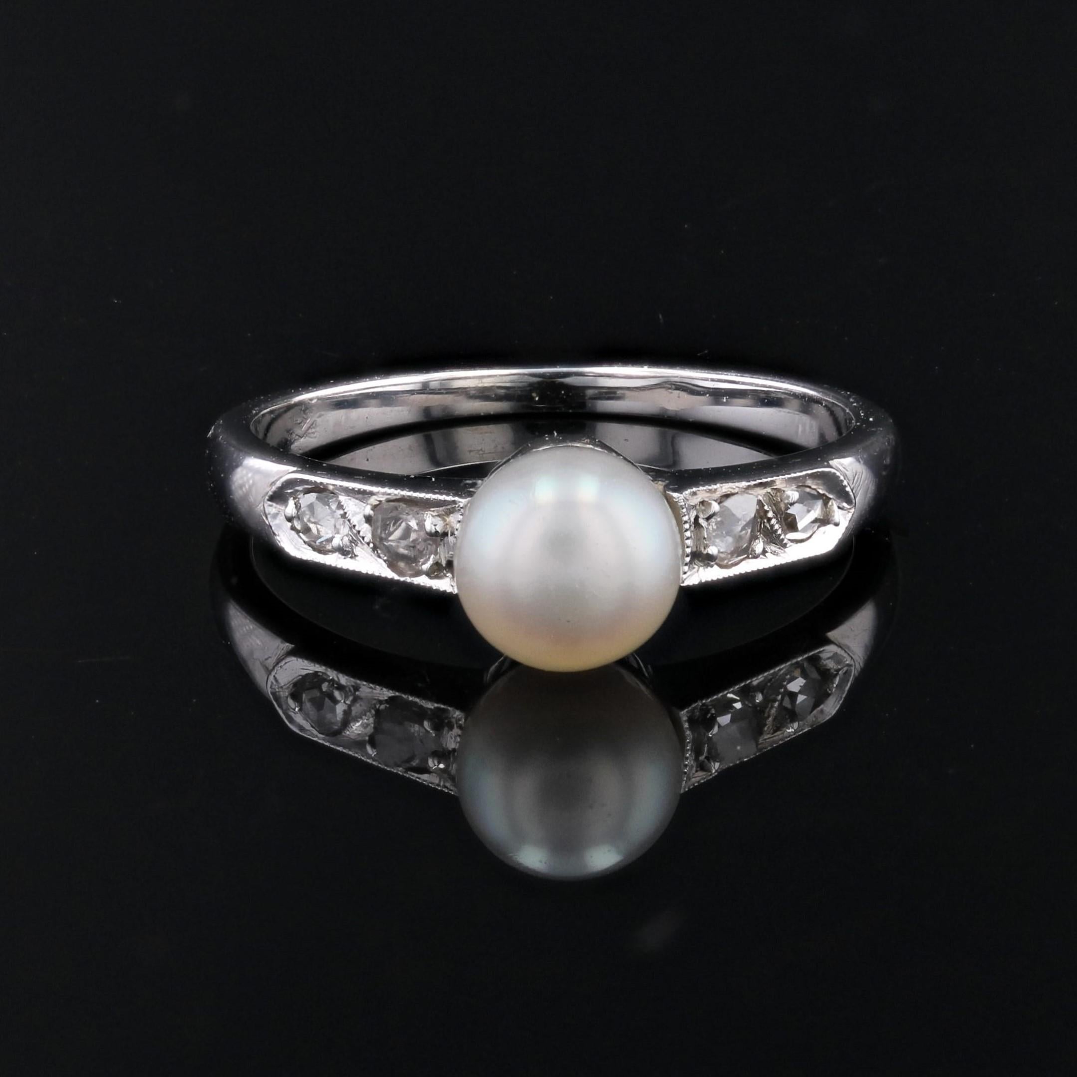 French 1950s Diamond Cultured Pearl 18 Karat White Gold Ring In Good Condition For Sale In Poitiers, FR
