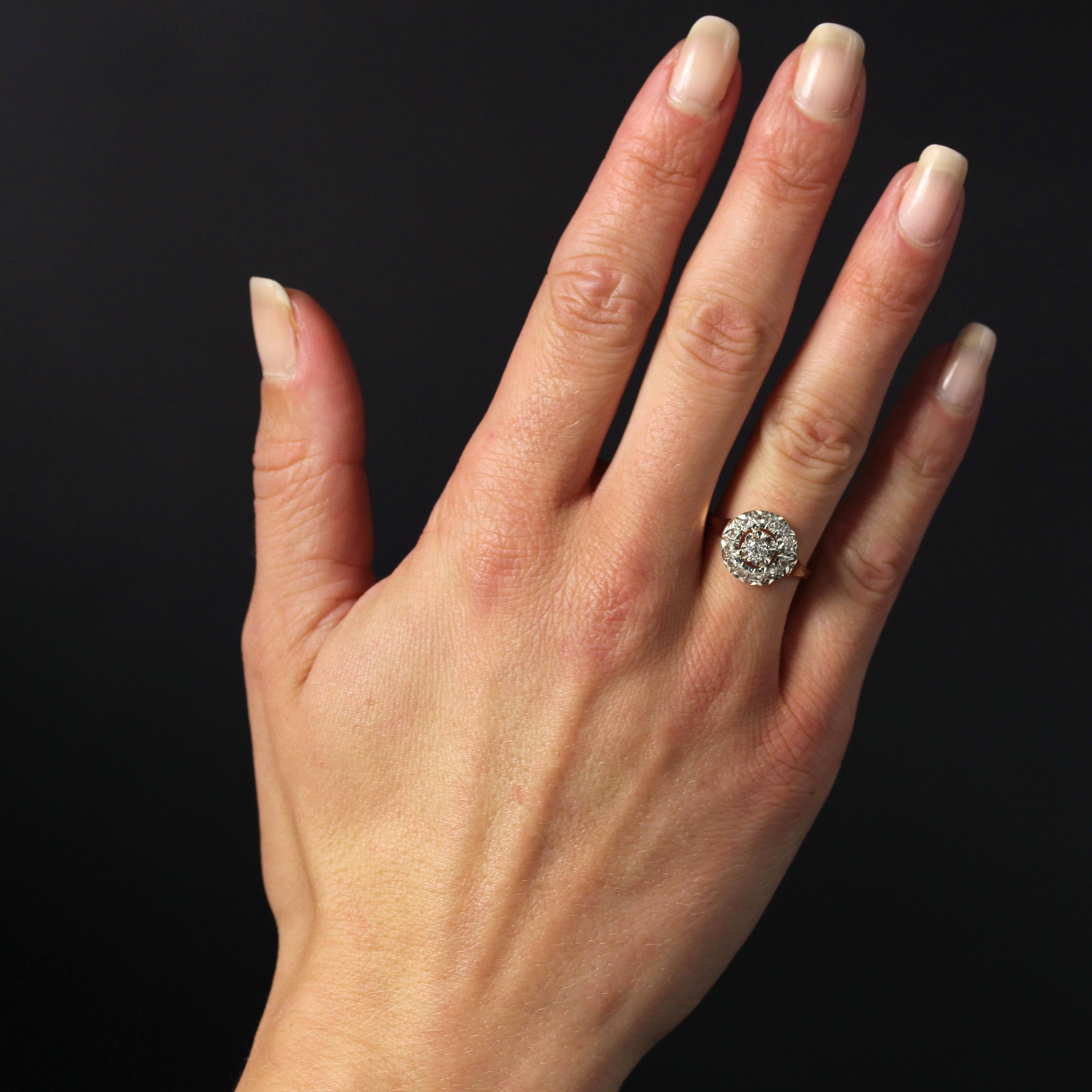 Ring in 18 karat rose gold, eagle head hallmark and platinum.
A charming antique ring with a round, openwork basket setting. The top is chased with geometric motifs and adorned with 8/8-cut diamonds. In the center, a brilliant-cut diamond is held in