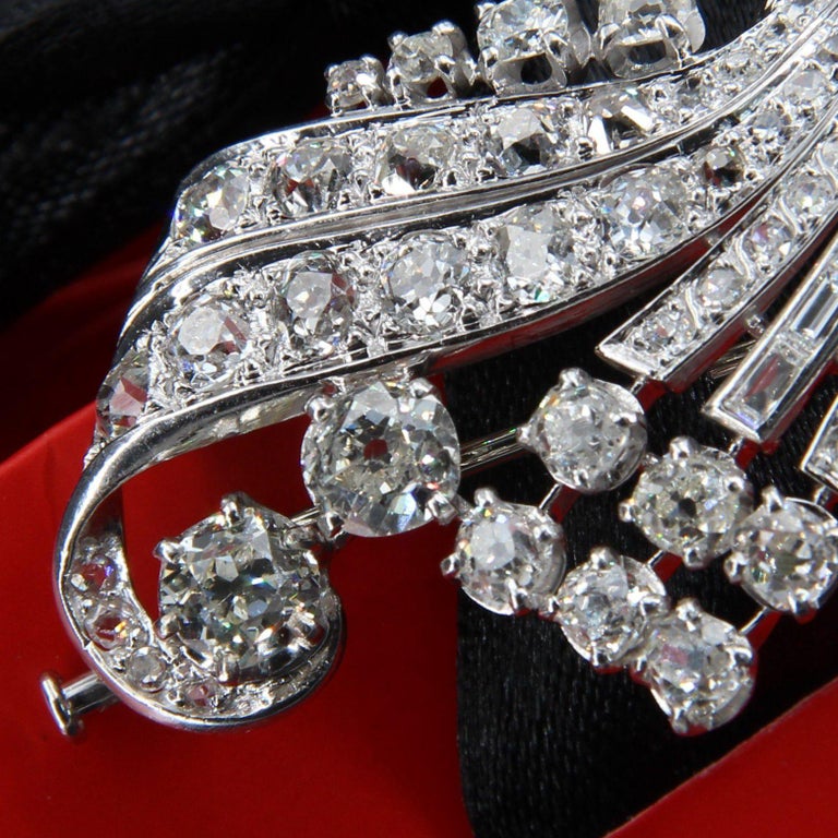 French 1950s Diamonds 18 Karat White Gold Clip Brooch For Sale 8