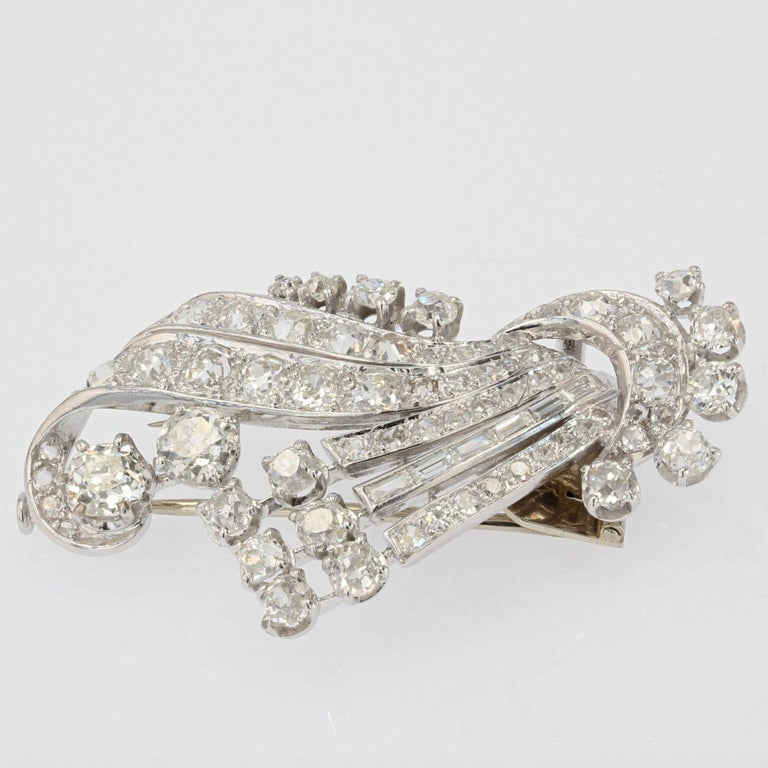 French 1950s Diamonds 18 Karat White Gold Clip Brooch For Sale 1